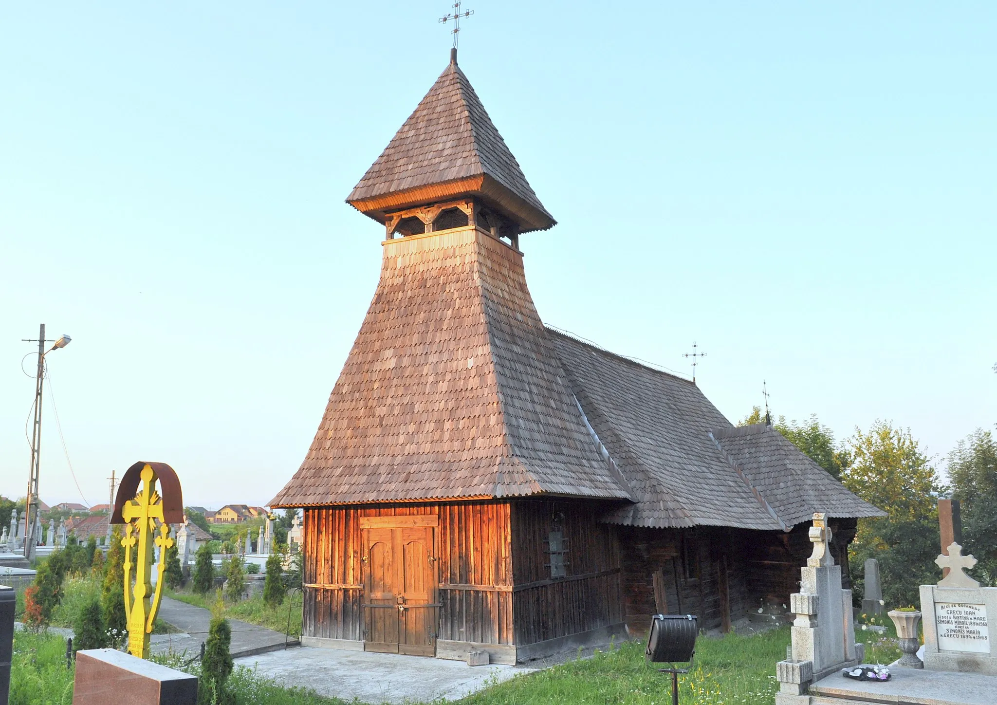 Photo showing: Biserica de lemn „Sfinții Arhangheli” din Reghin, județul Mureș