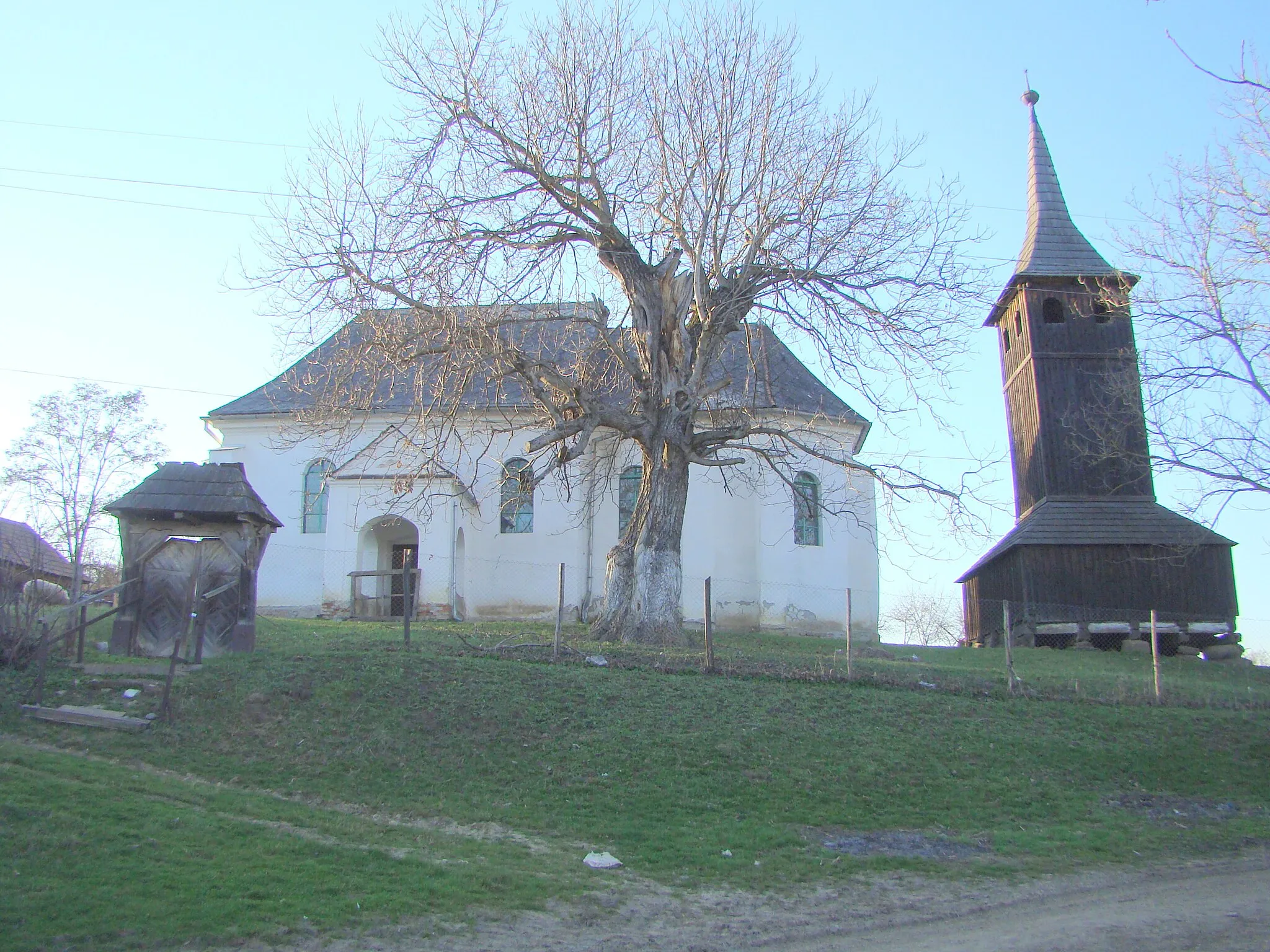 Photo showing: Ansamblul bisericii reformate, sat Ercea; comuna Băla