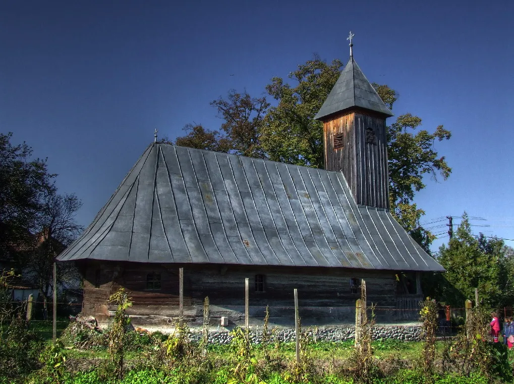 Photo showing: Biserica de lemn din Beica de Jos, judeţul Mureş, vedere din nord.