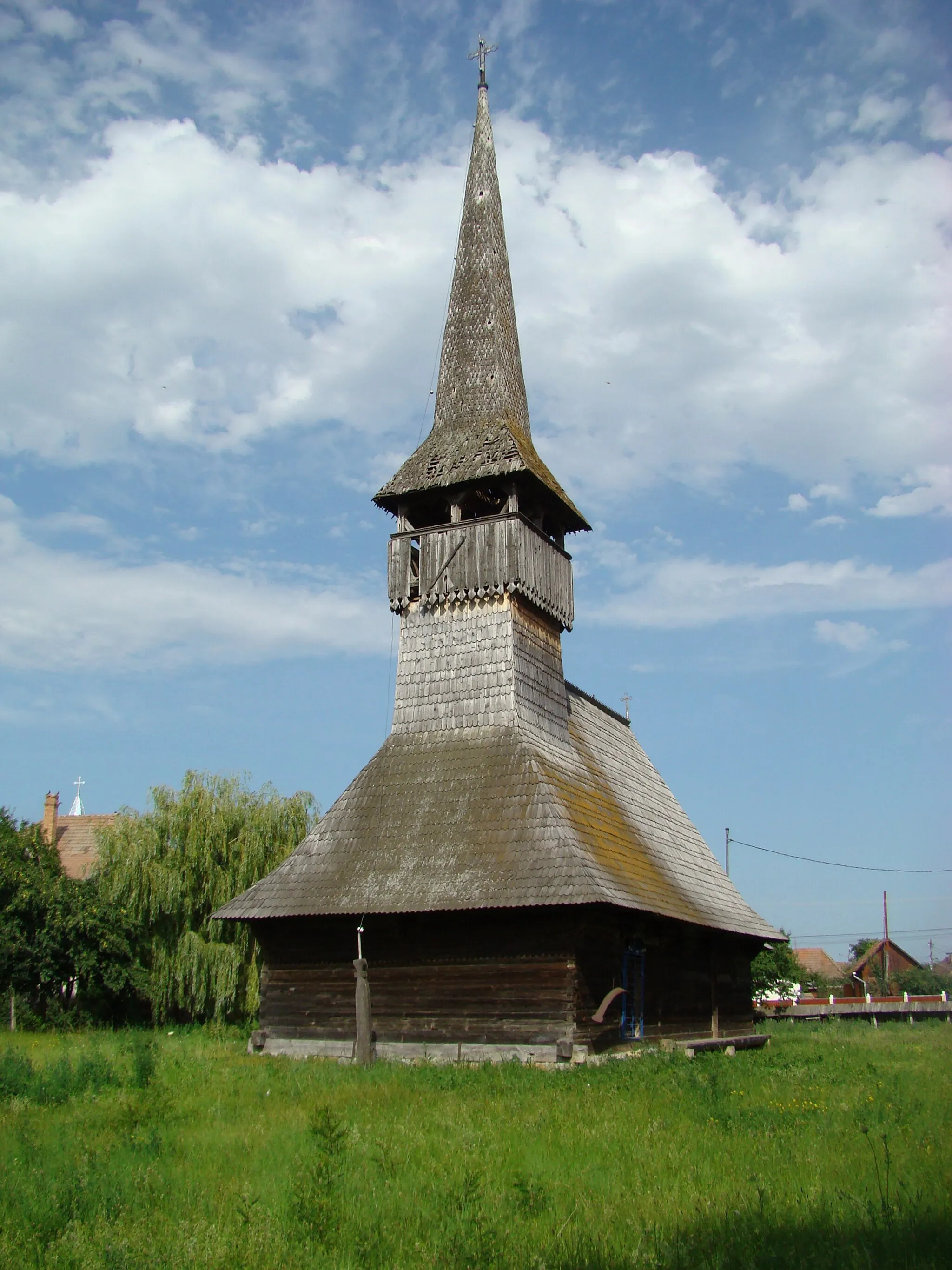 Photo showing: Biserica de lemn  „Sfinții Arhangheli Mihail și Gavriil ” din Chețani, județul Mureș