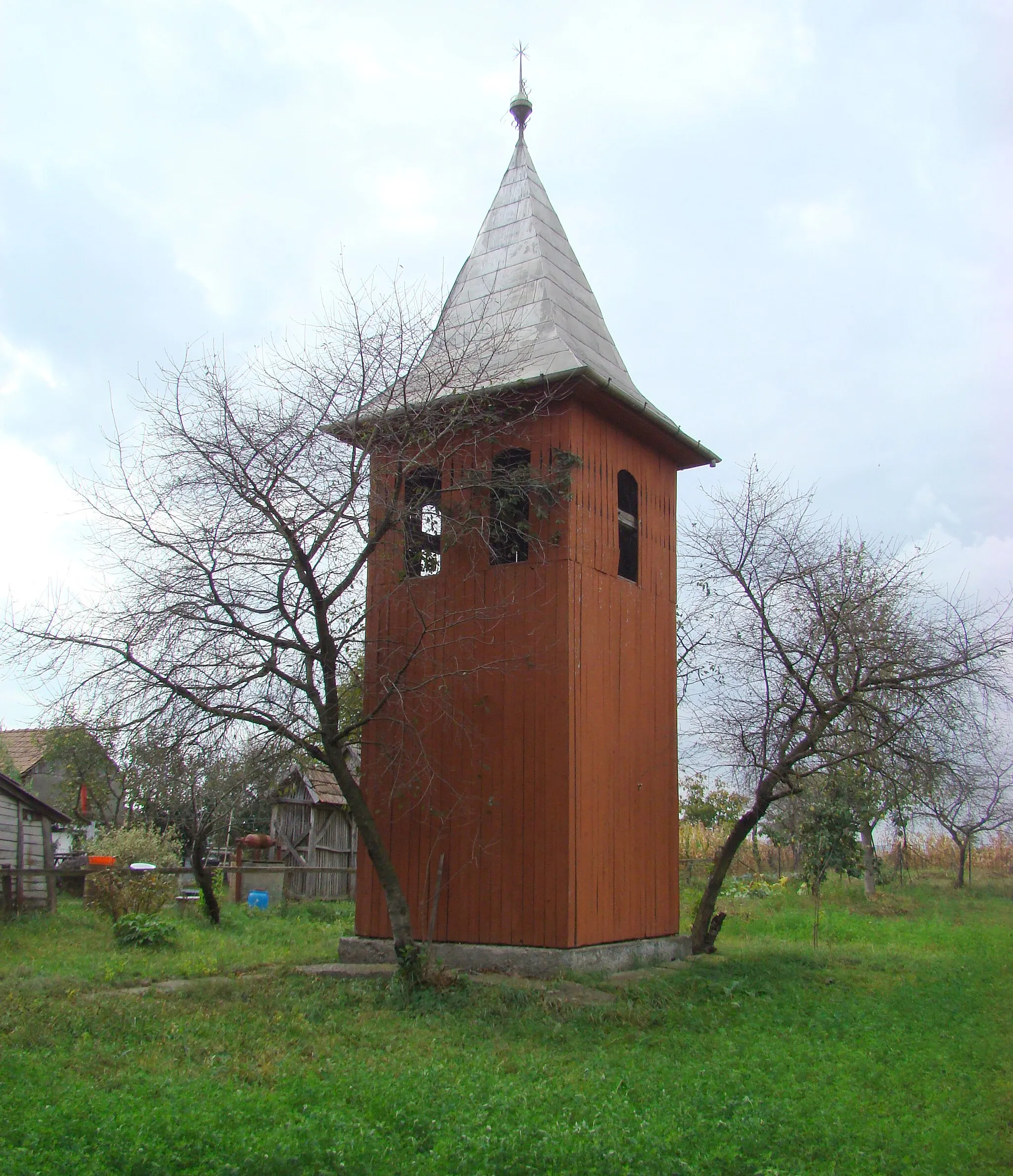 Photo showing: The belfry of the reformed church in Cipău, Mureș county, Romania