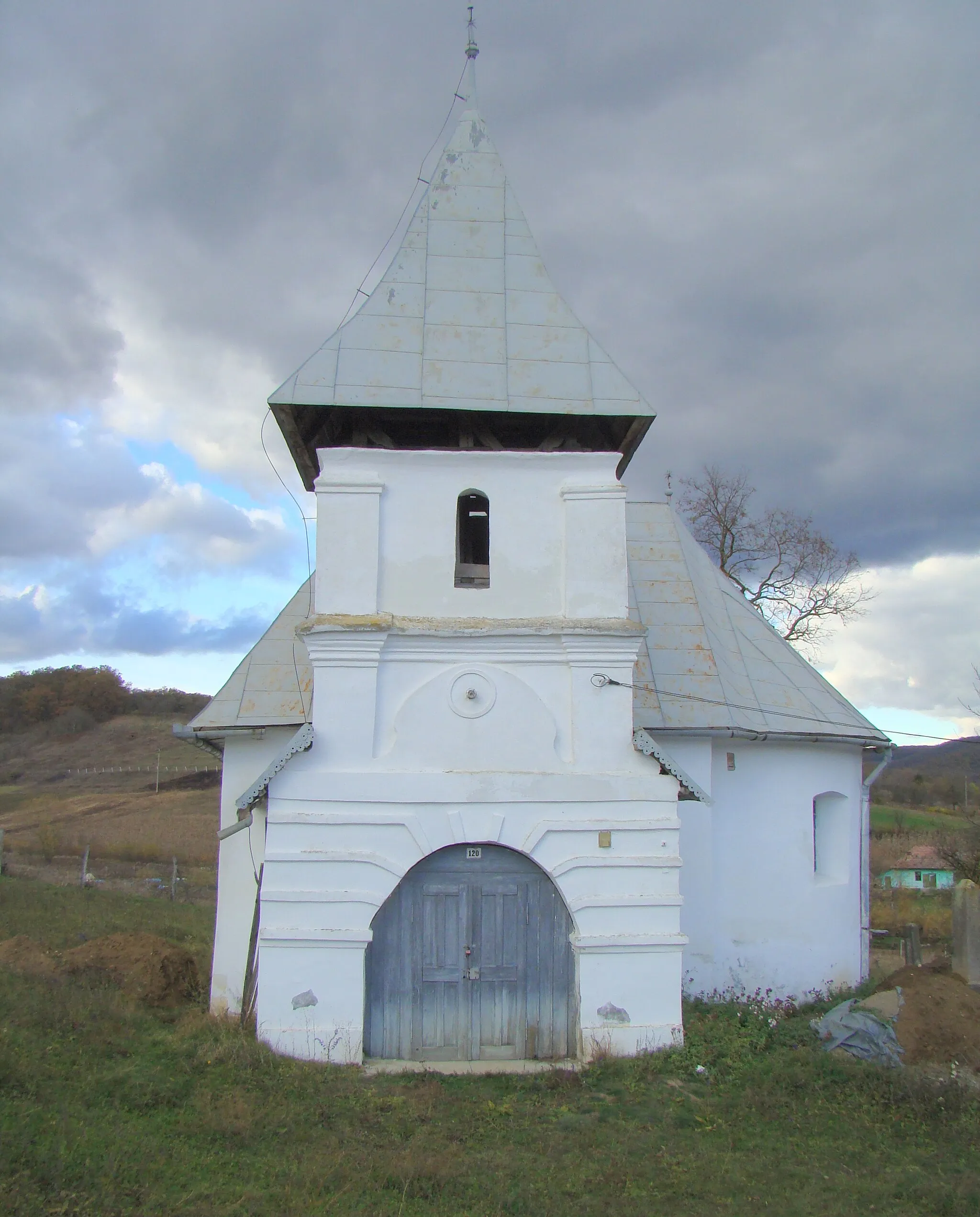 Photo showing: The belfry of the reformed church in Hărțău, Mureș county, Romania