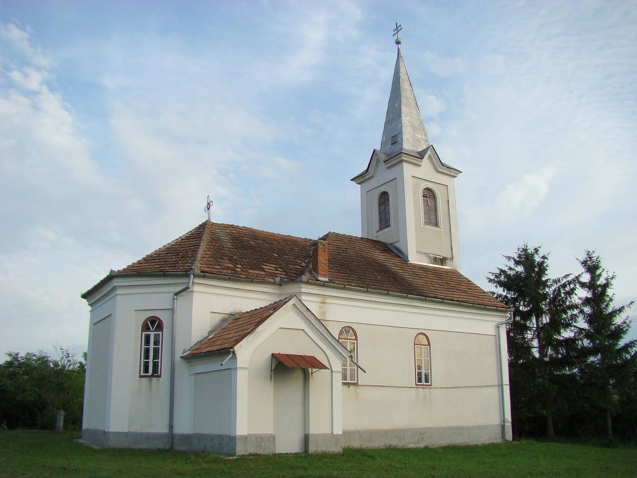 Photo showing: Roman-Catholic church in Sânger, Mureș county, Romania