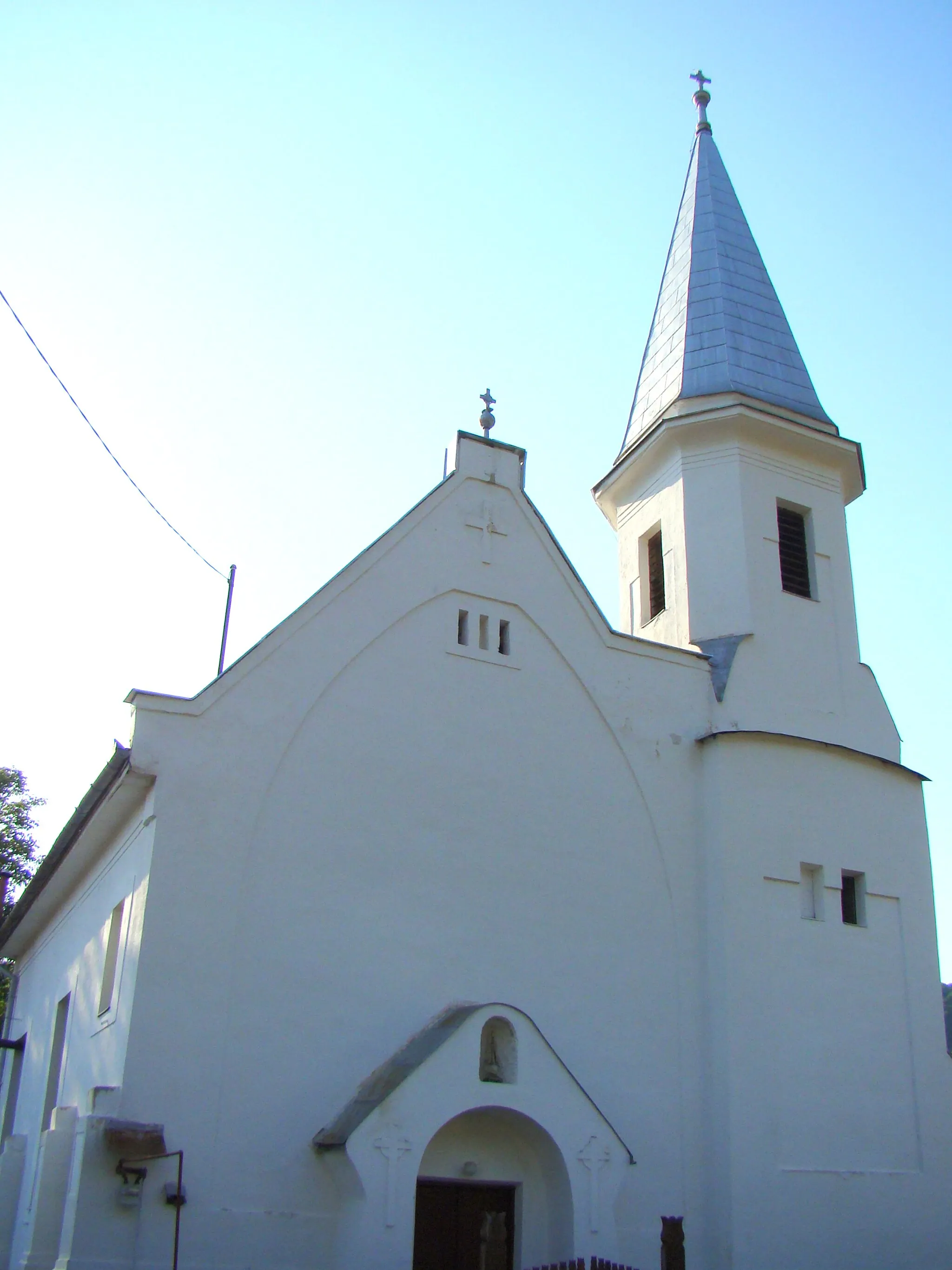 Photo showing: Roman Catholic church in Sălașuri, Mureș county, Romania