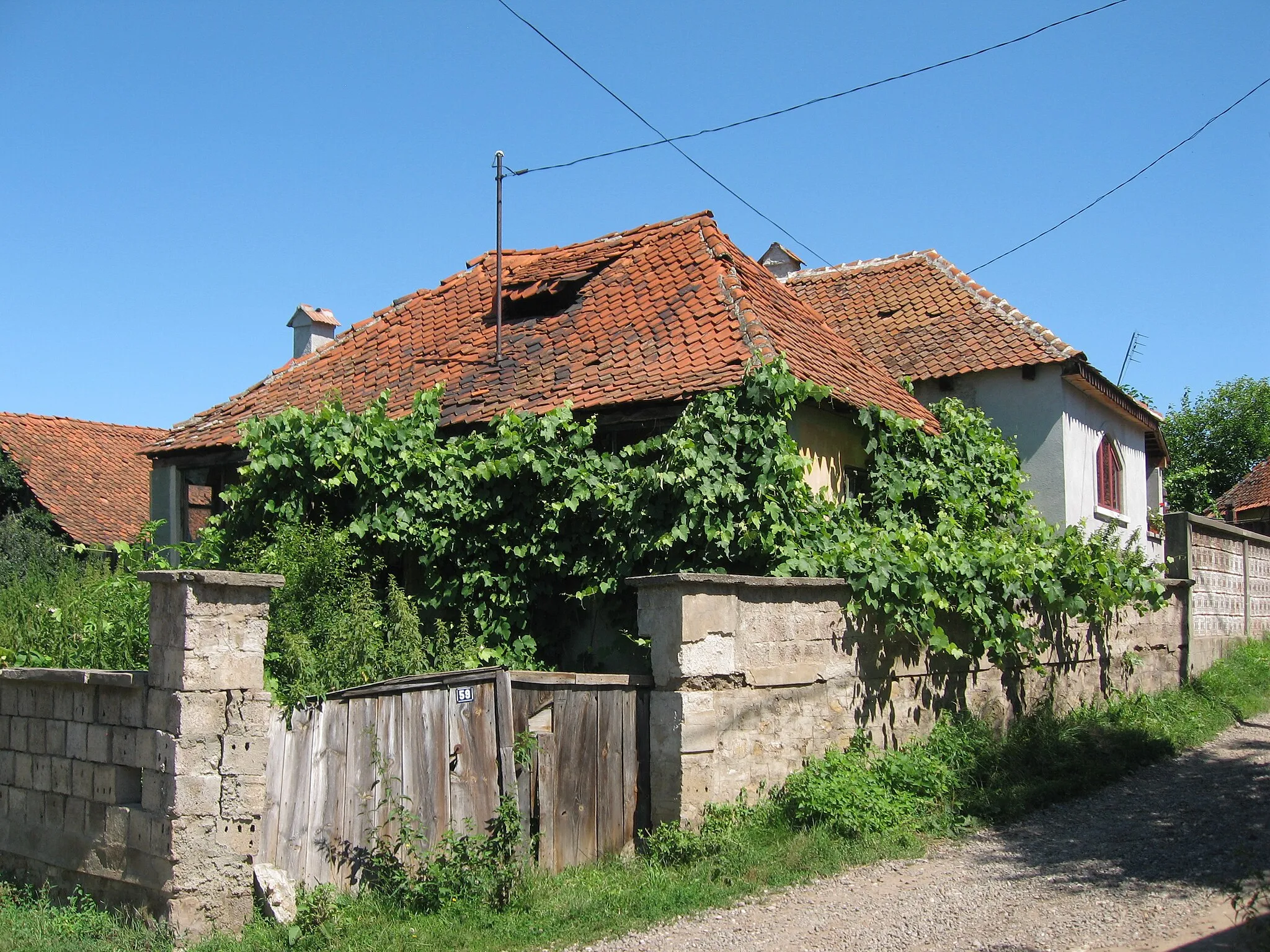 Photo showing: Nice house in Miklosvar