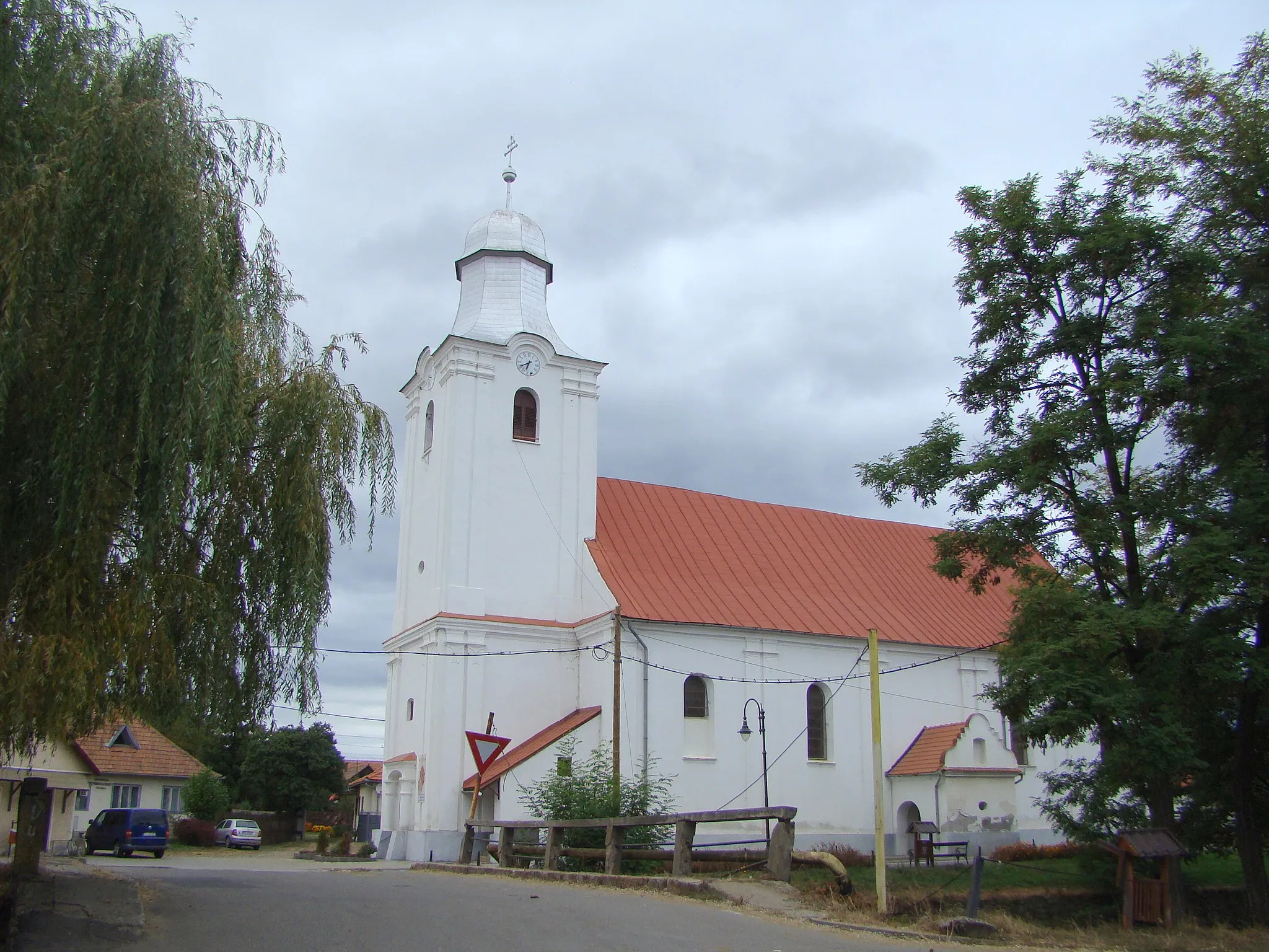 Photo showing: Roman Catholic church in Brețcu, Covasna County, Romania