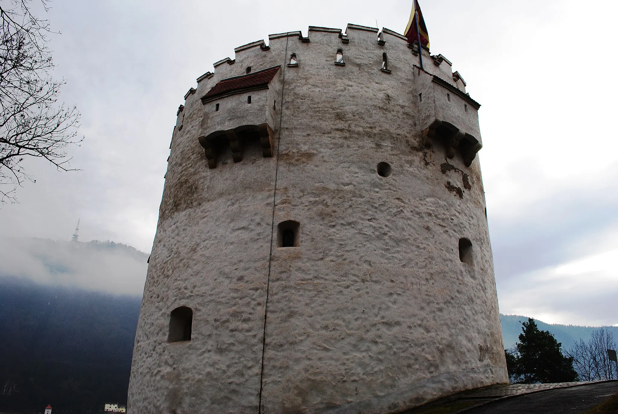 Photo showing: Elemente de fortificare exterioară: Turnul Negru, Turnul Alb, sec. XIV - XVII