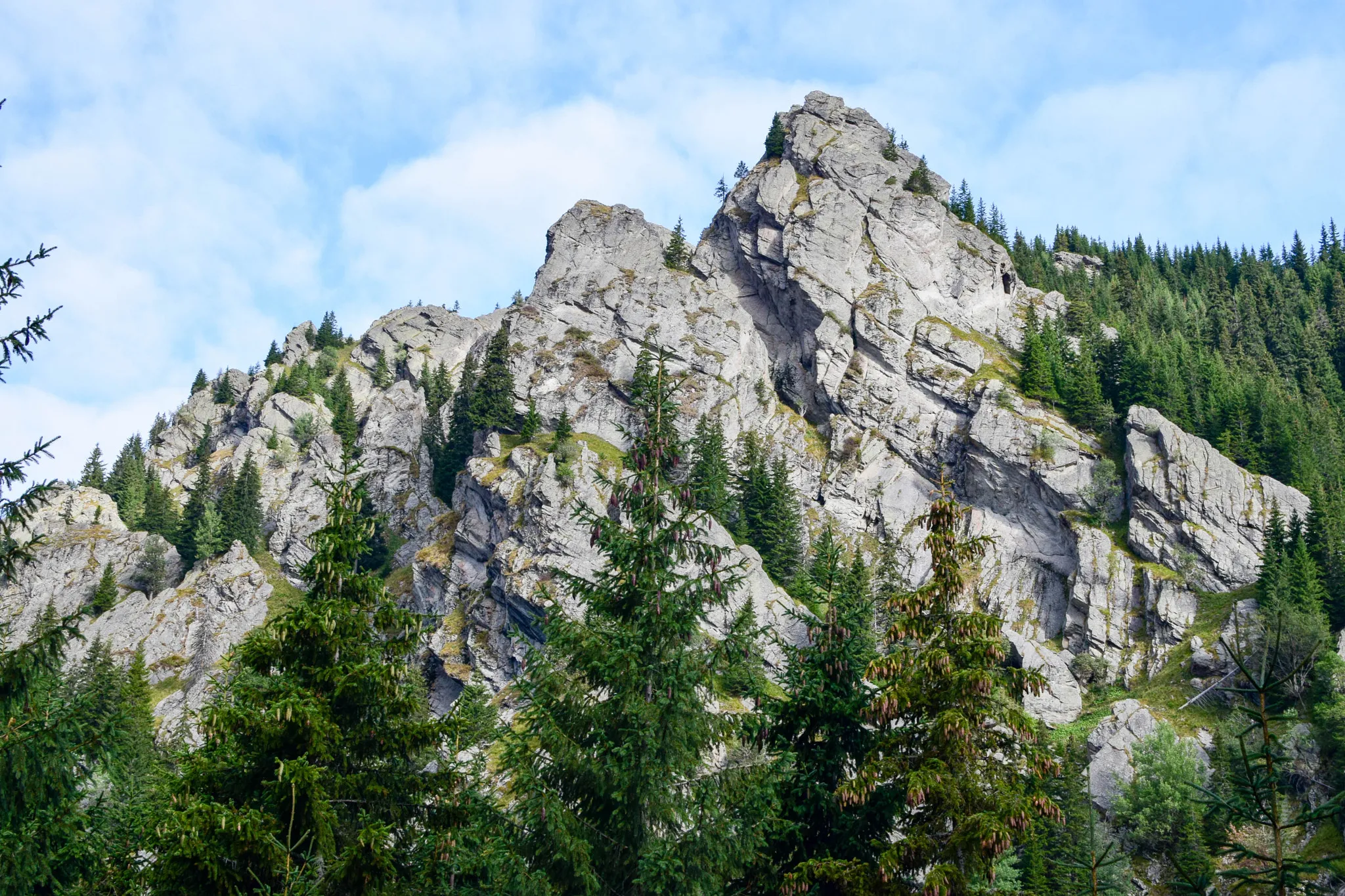 Photo showing: 500px provided description: Fagaras Mountains, Carpathians, Romania, 2017
Nucsoara, Arges,  Moldoveanu Peak from the south area, specifically:

The Cremen's Collars/Coltii Cremenei [#Mountains ,#Romania ,#Transylvania ,#Hiking ,#Retezat ,#Fagaras ,#Carpatians]