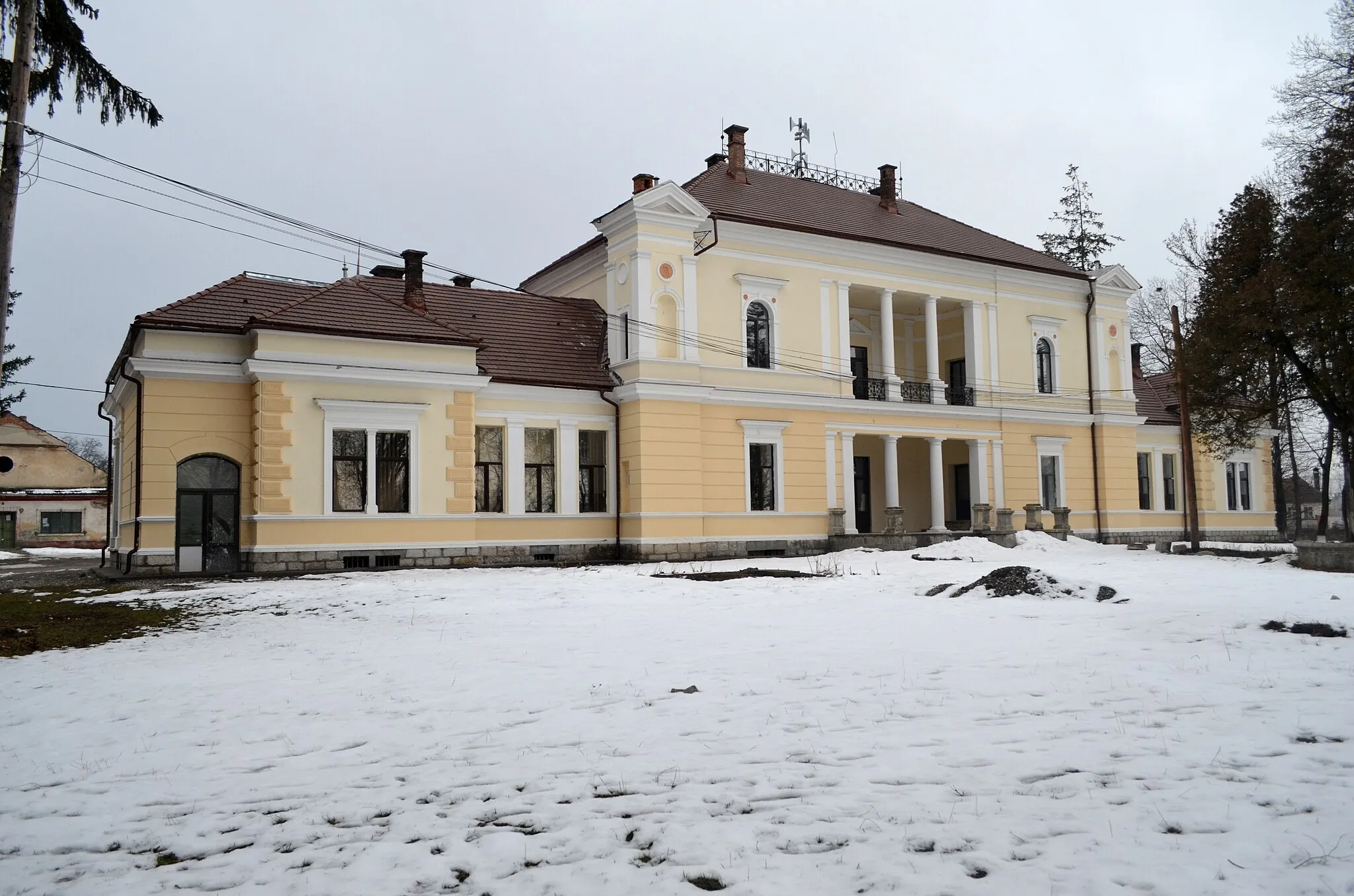 Photo showing: Castelul Beldy Ladislau, azi Primăria Budila - vedere dinspre nord-est