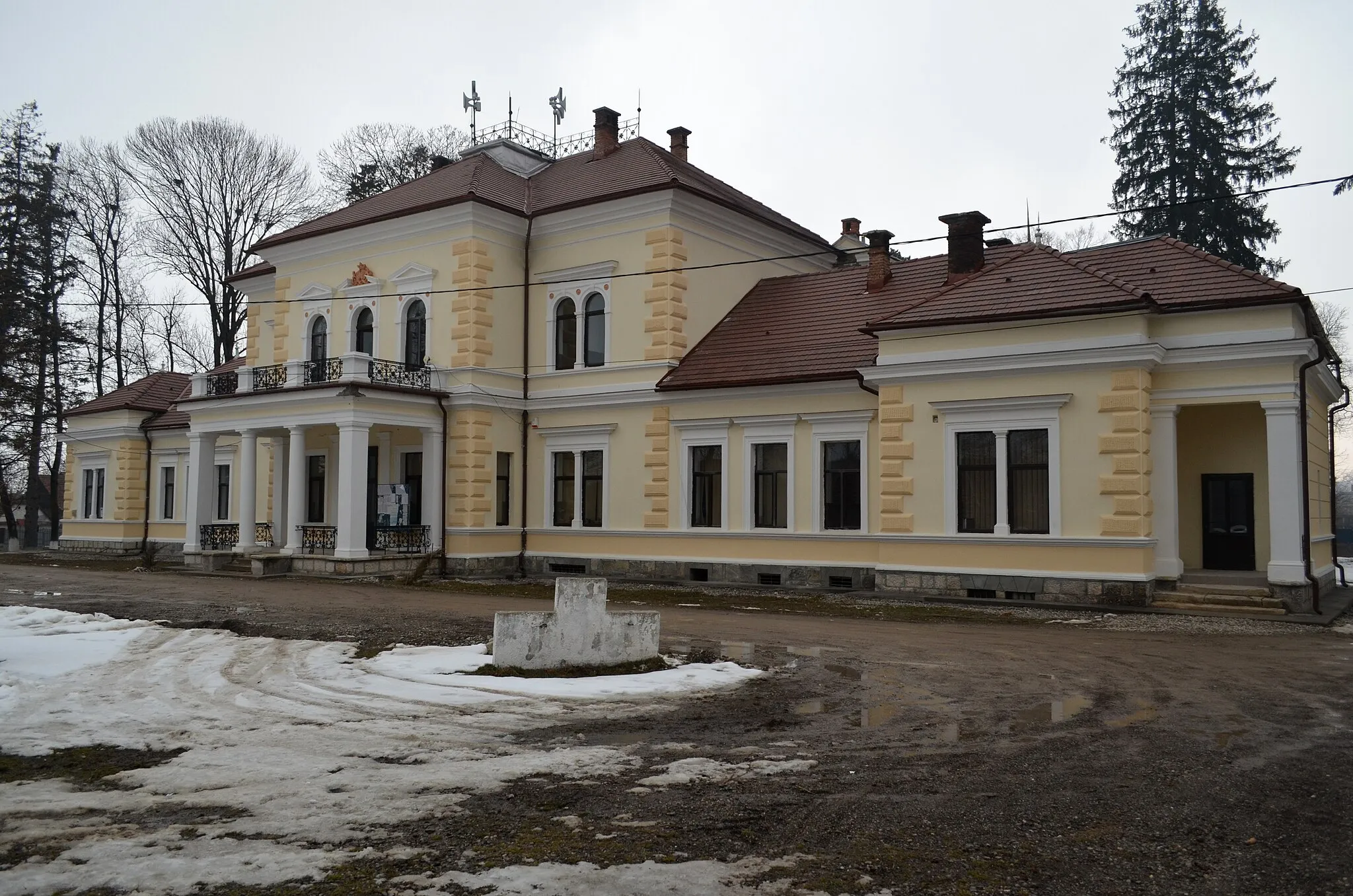 Photo showing: Castelul Beldy Ladislau, azi Primăria Budila - vedere dinspre sud