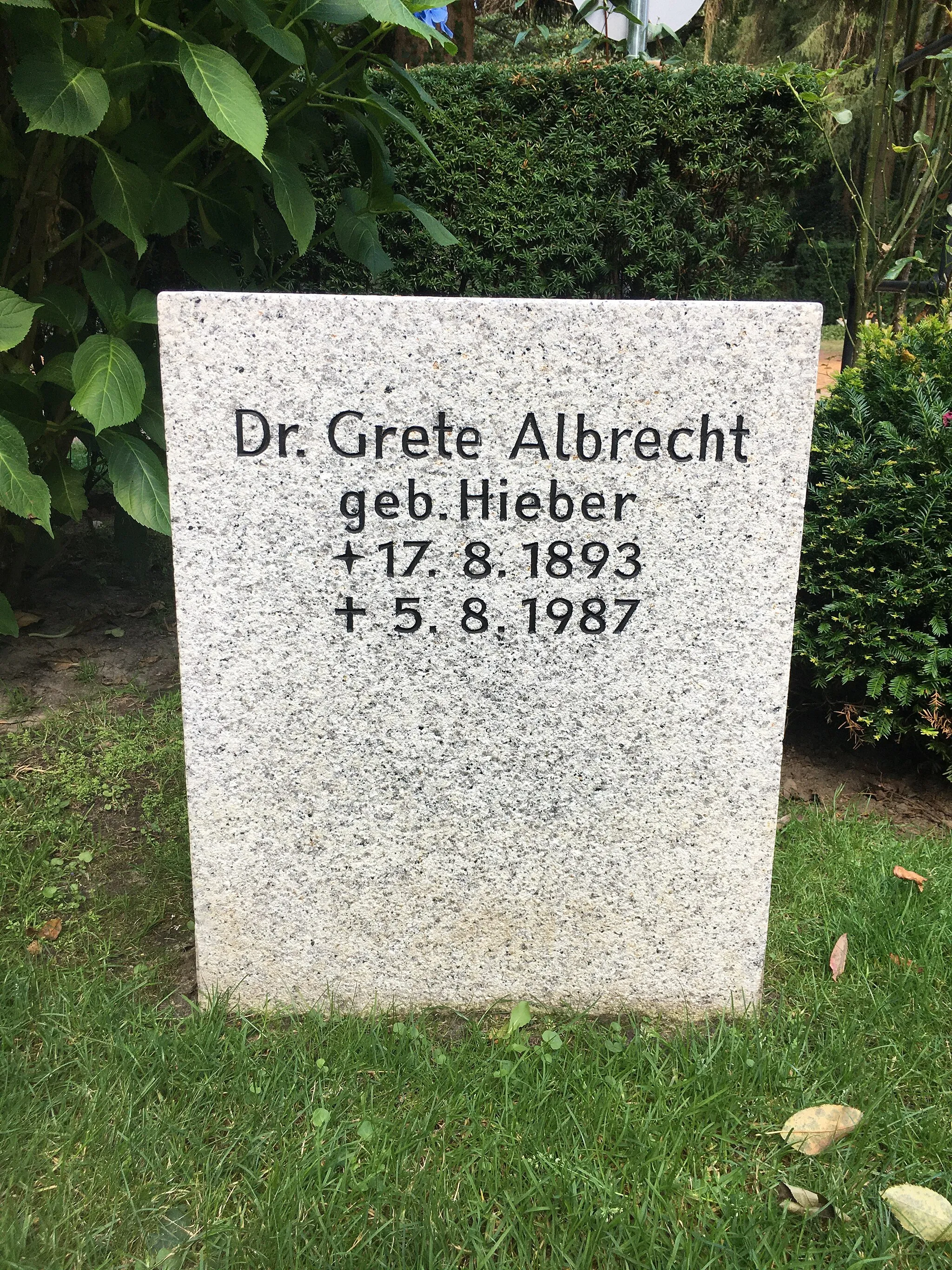 Photo showing: Grabstein Grete Albrecht