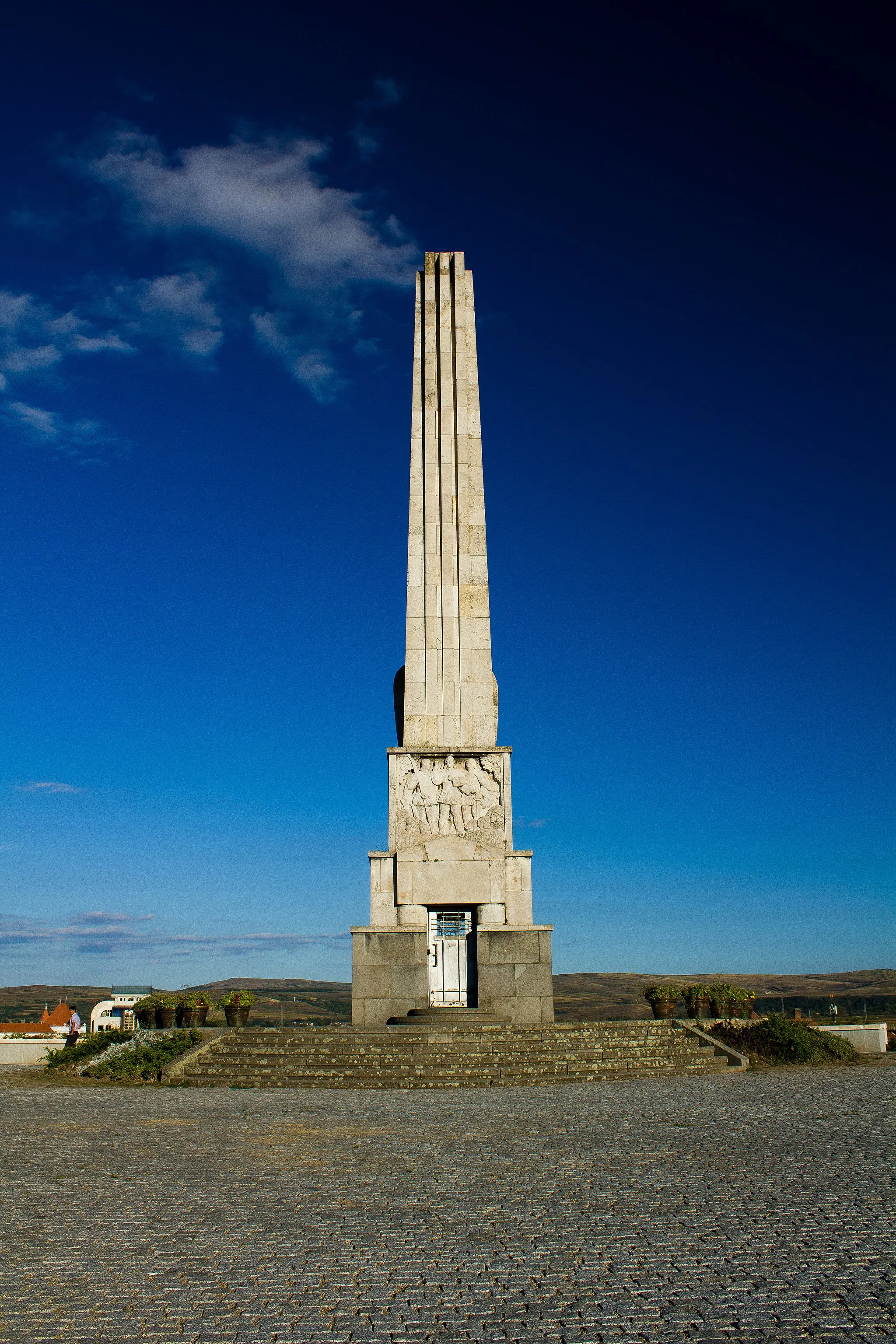 Photo showing: Obeliscul lui Horea, Cloșca și Crișan, Alba Iulia, România