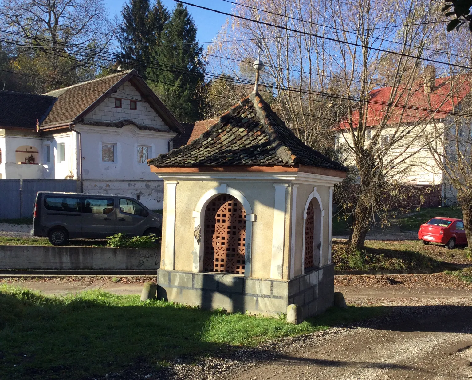 Photo showing: Satulung, Săcele, Romania, corner of Jinga and Coșbuc streets