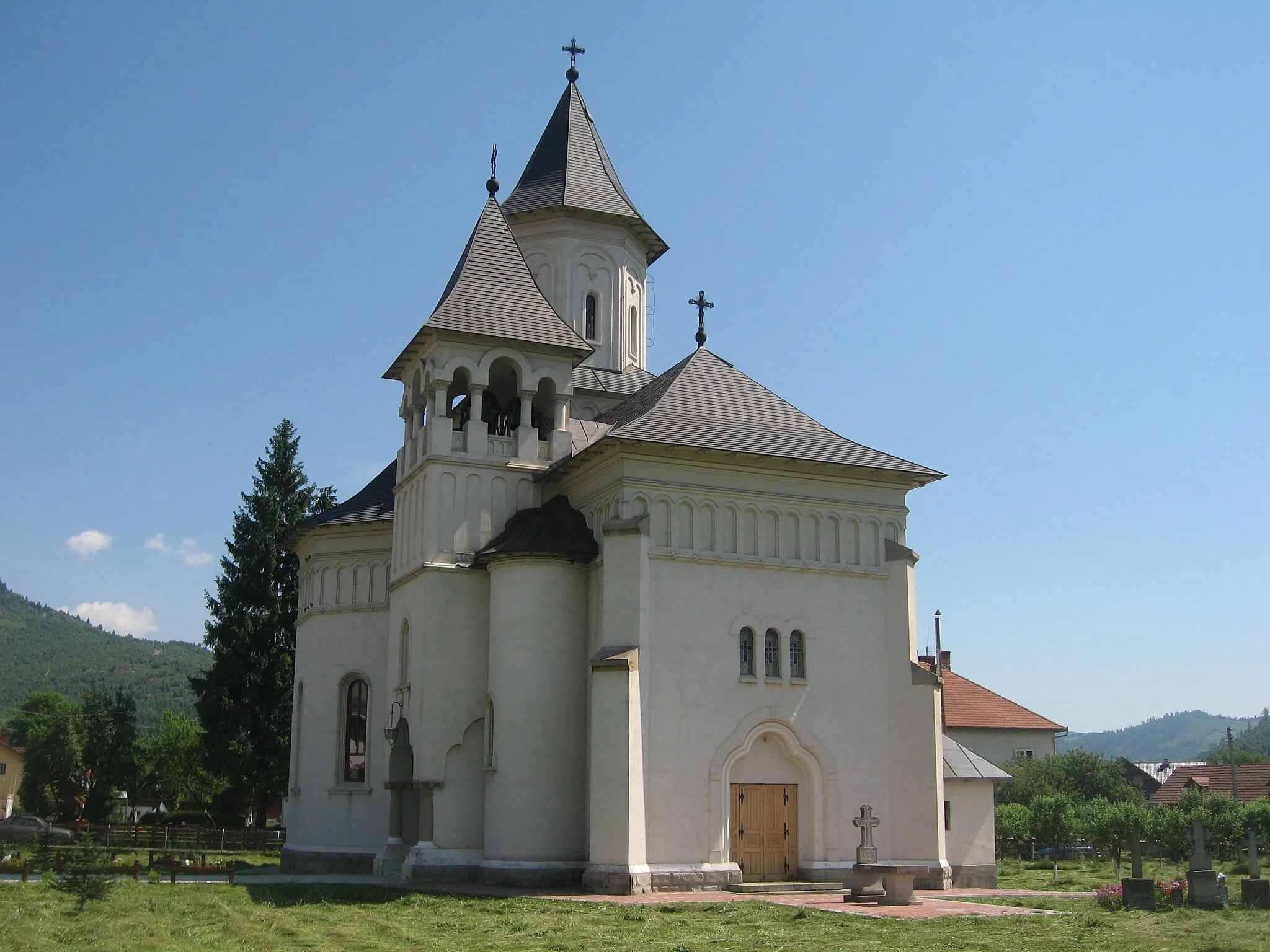 Photo showing: St. Nicholas Church in Vama, Suceava County, Romania