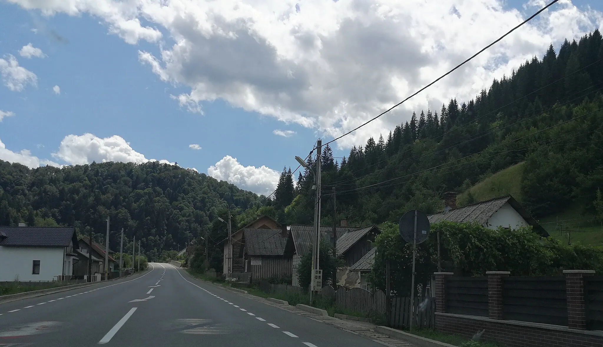 Photo showing: DN17 in Prisaca Dornei, Suceava County, Romania