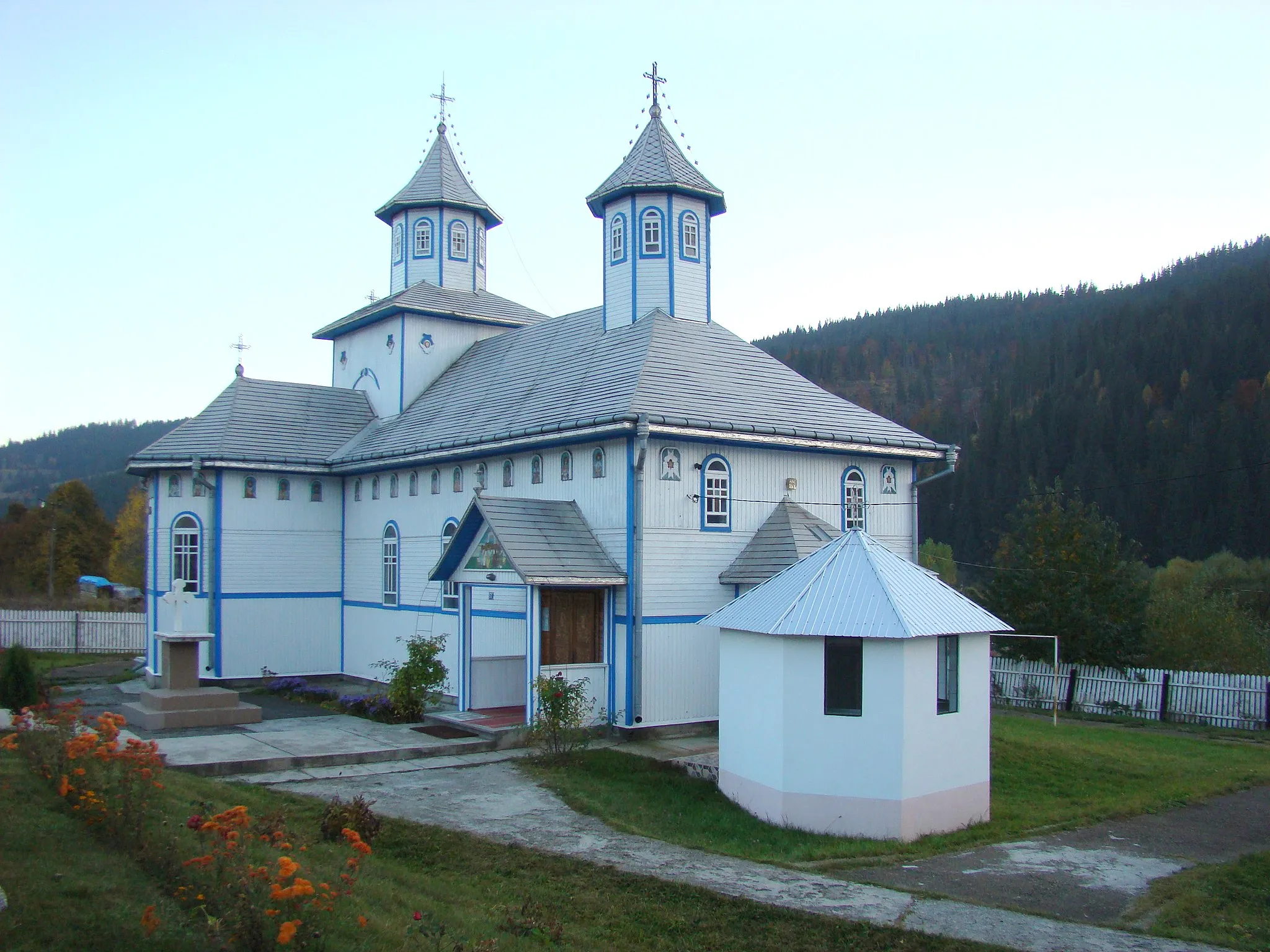 Photo showing: Biserica „Pogorârea Sfântului Duh” din Argestru, județul Suceava