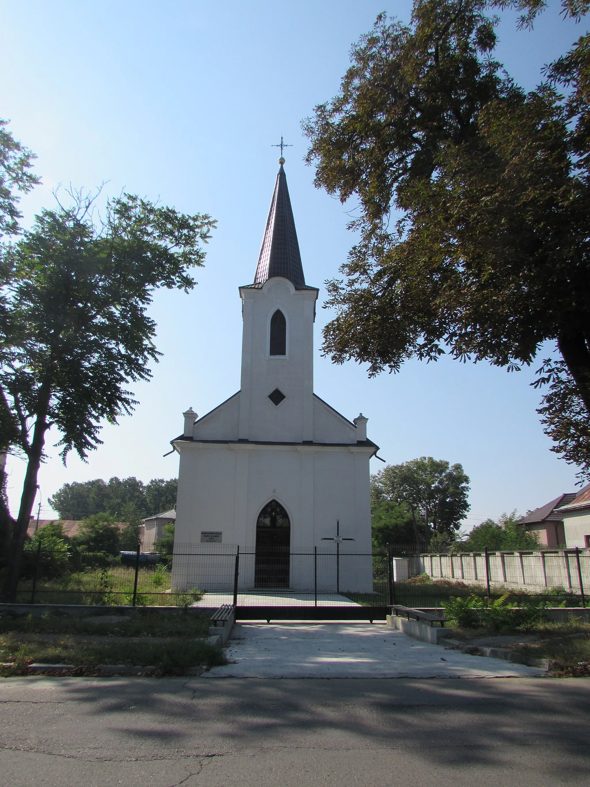 Photo showing: St. Elizabeth Roman Catholic Church in Iţcani, Suceava.