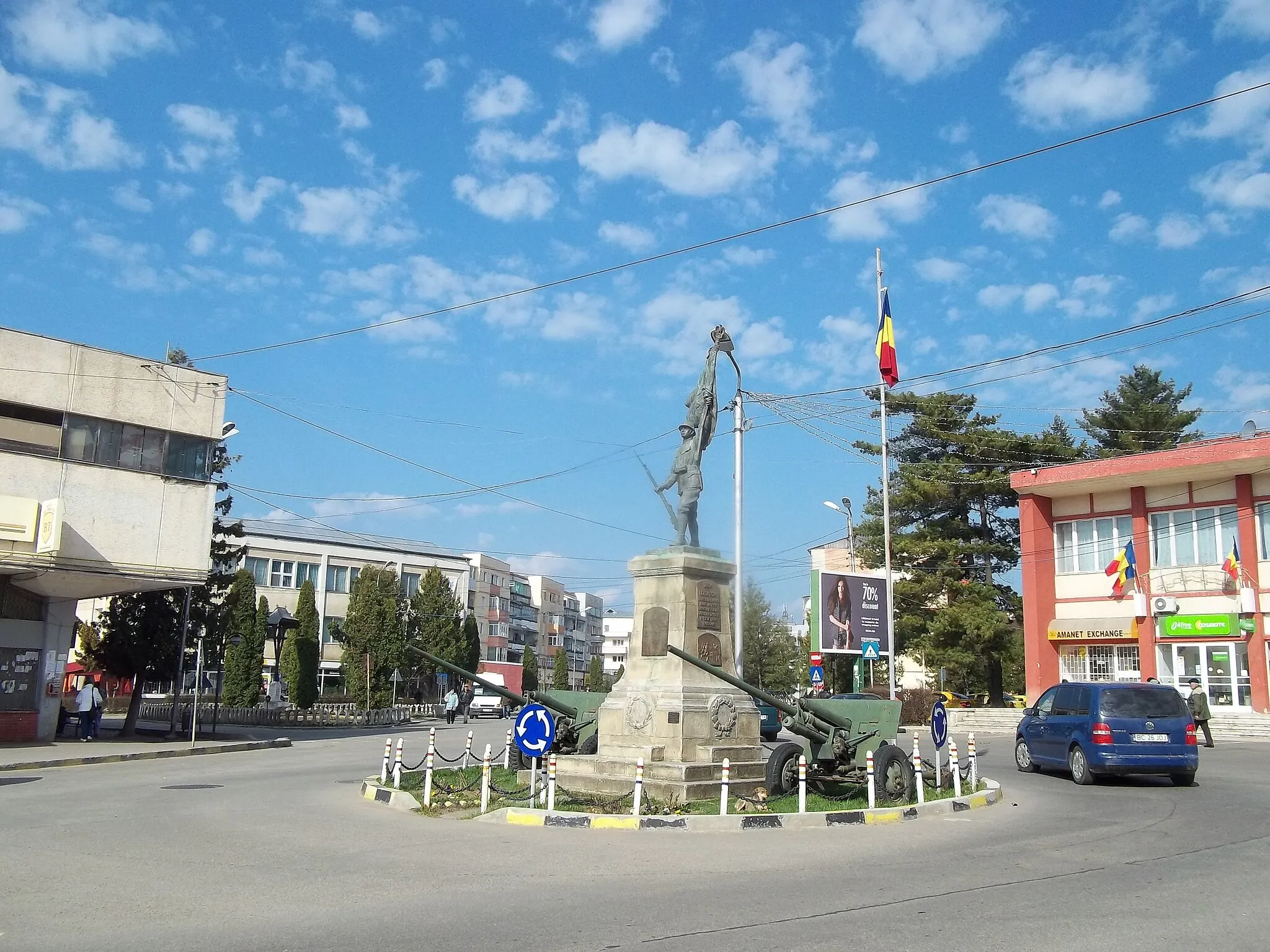 Photo showing: Monument din Localitatea Buhusi închinat soldaților din Primul Război Mondial