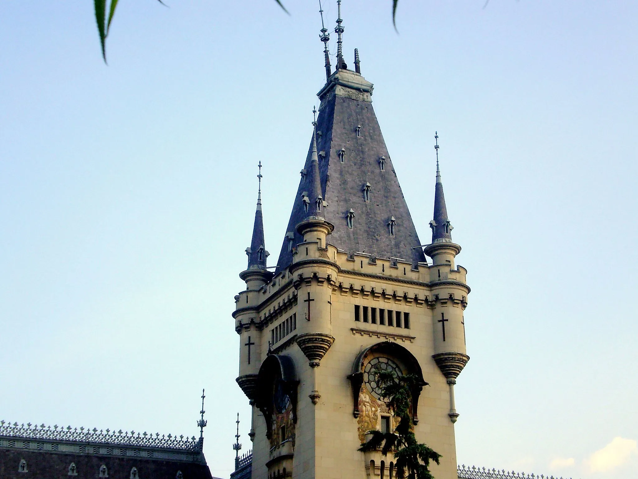 Photo showing: Palatul Culturii vedere din Grădina Publică Palas