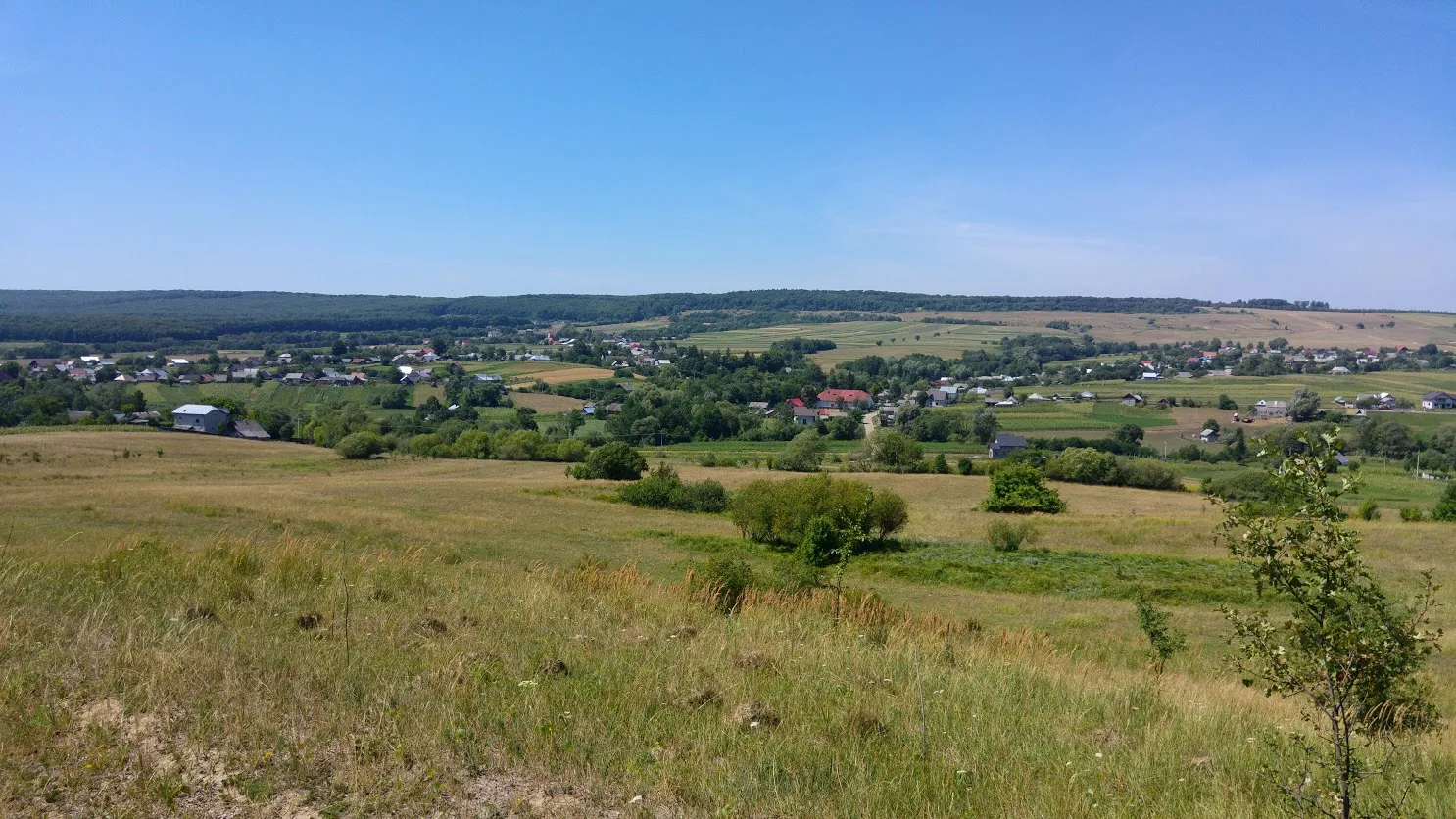 Photo showing: Călinești Enache văzut de pe dealul din nord-est