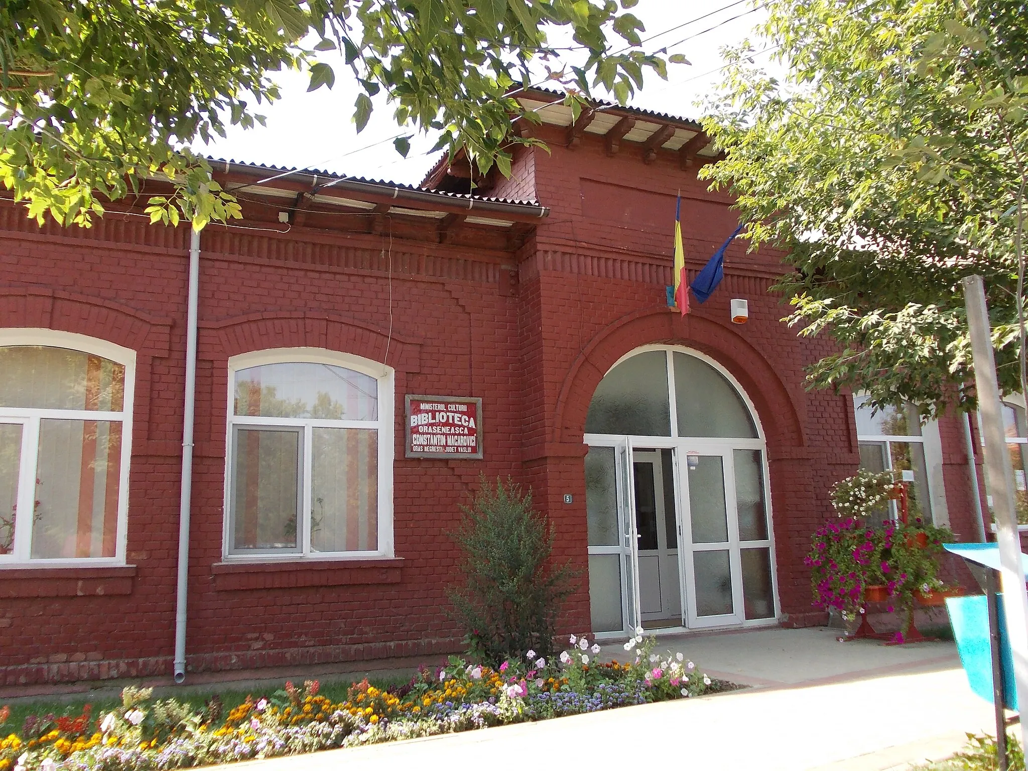 Photo showing: biblioteca orăşenească Negreşti,Vs