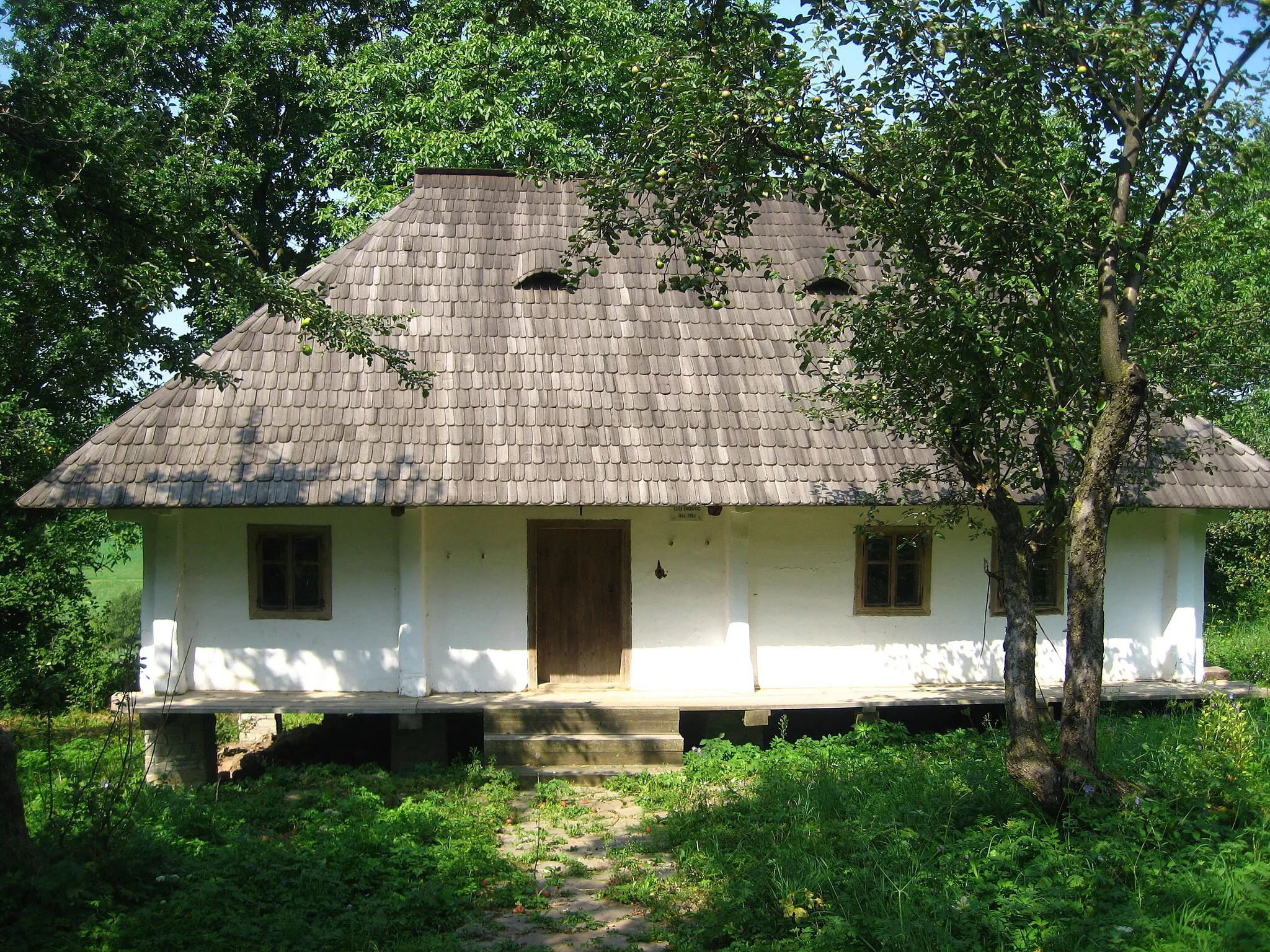 Photo showing: Biserica Sf. Arhangheli din Calinesti-Cuparencu