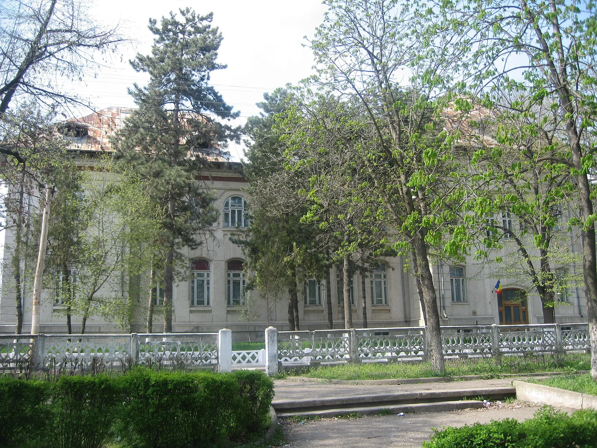 Photo showing: Colegiul Cuza Vodă din Huși