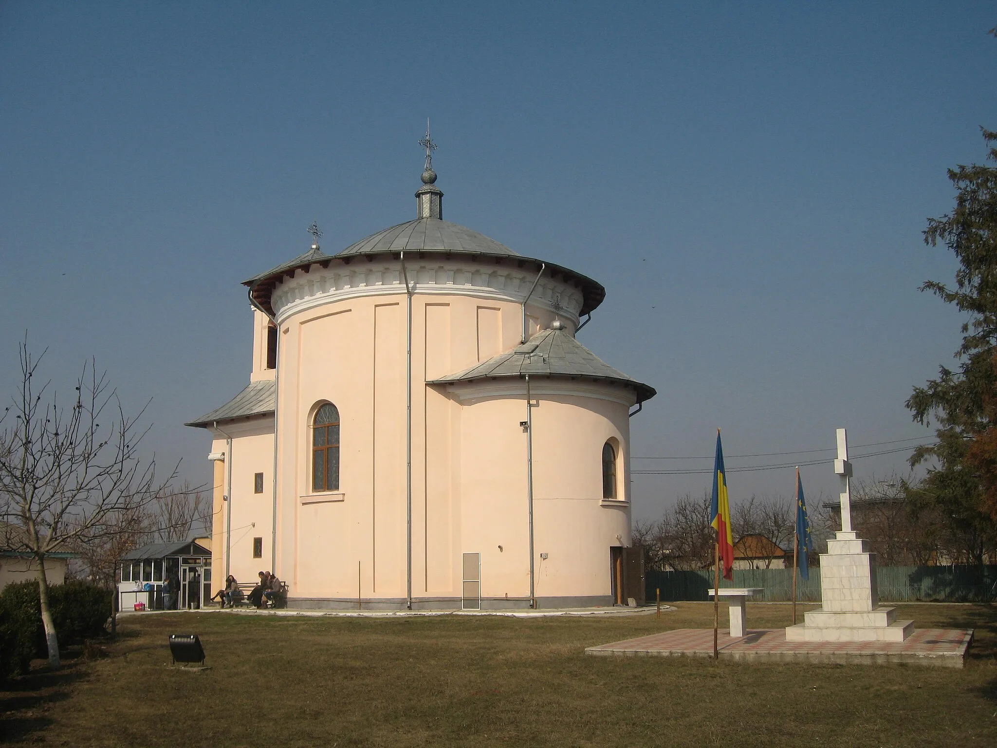 Photo showing: Biserica rotundă din Leţcani