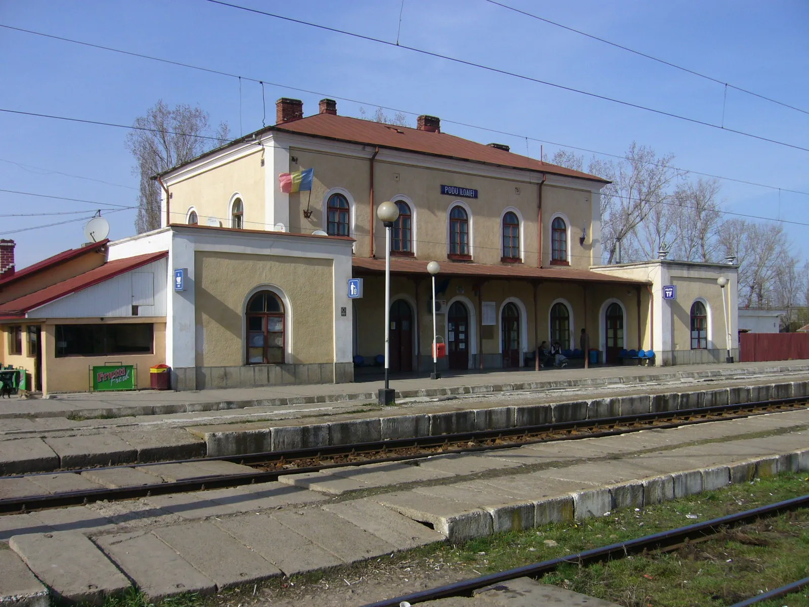 Photo showing: Podu Iloaiei Railway Station, built at the end of the XIX century