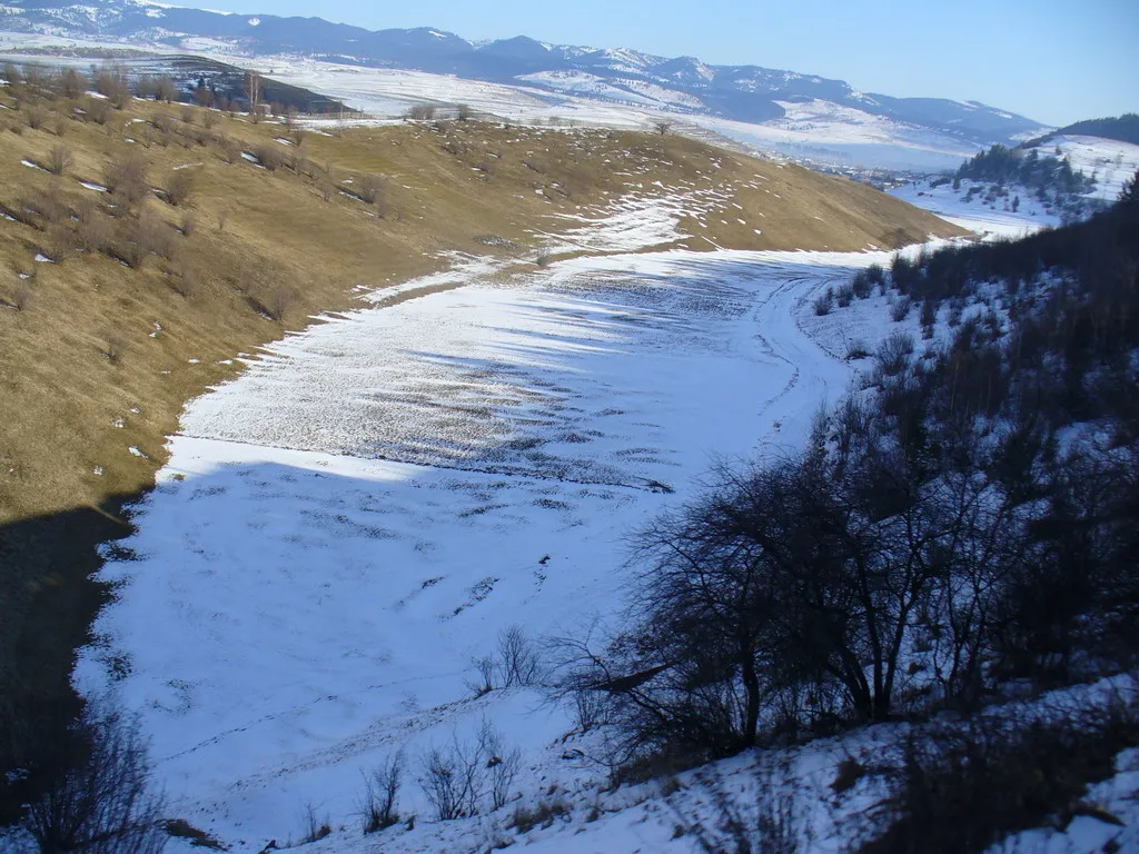 Photo showing: Hasmasul Mare / Nagyhagymas - small valley