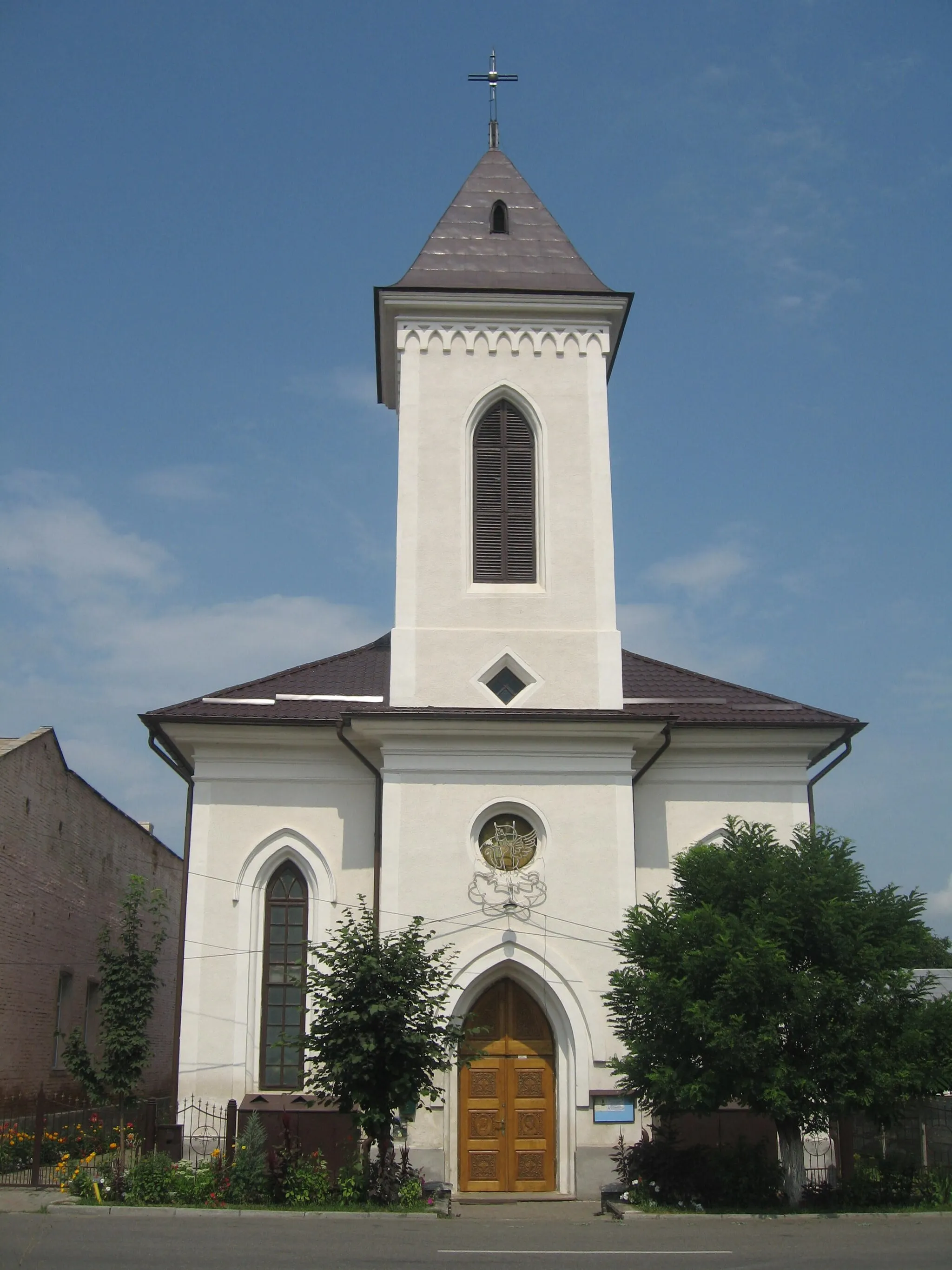 Photo showing: Biserica Sf. Dumitru din Rădăuți, Suceava County, fosta biserică evanghelică din 1862