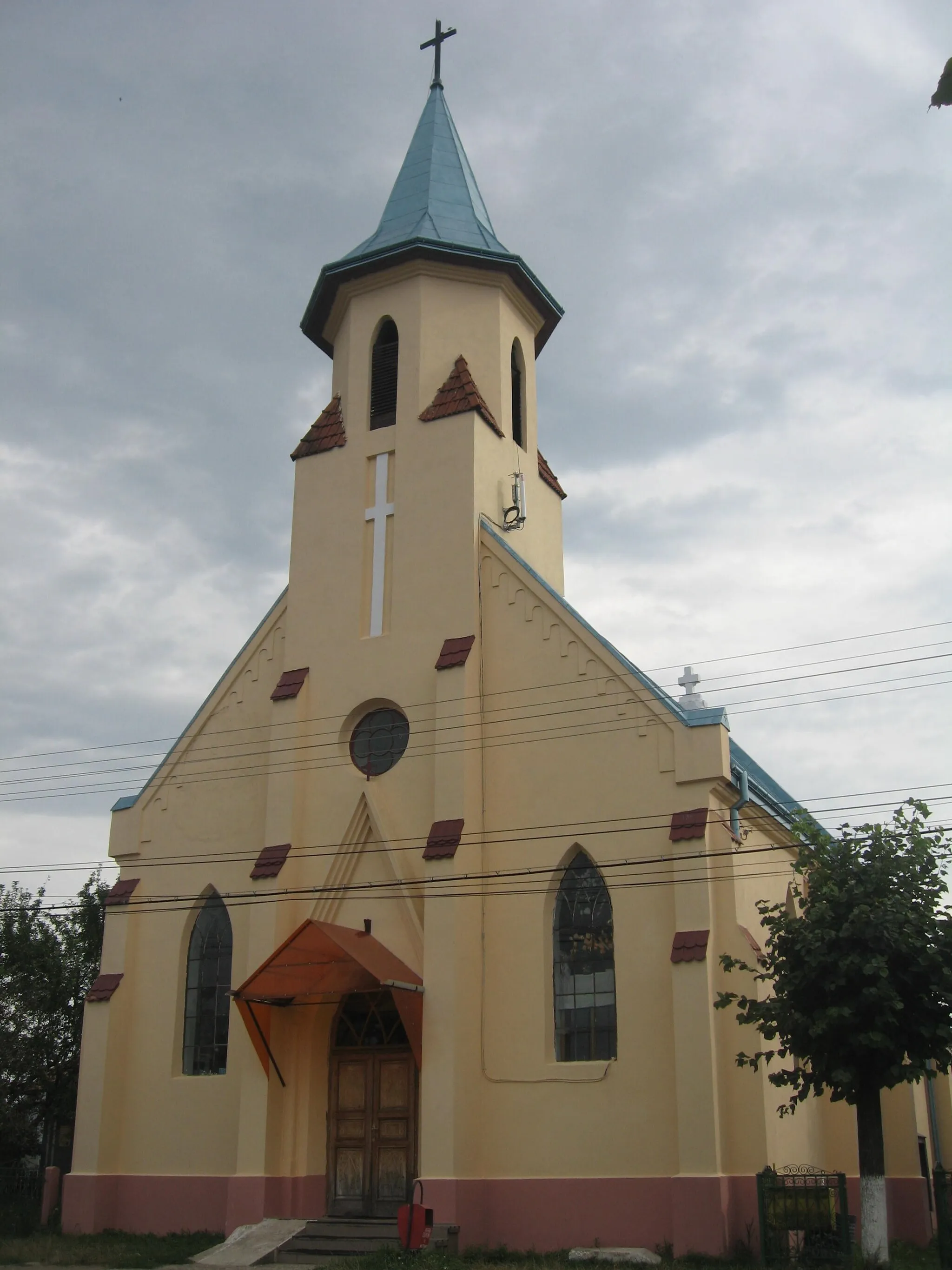 Photo showing: Biserica Sf. Petru si Pavel din Badeuti, Suceava County, Romania, fosta biserică evanghelică