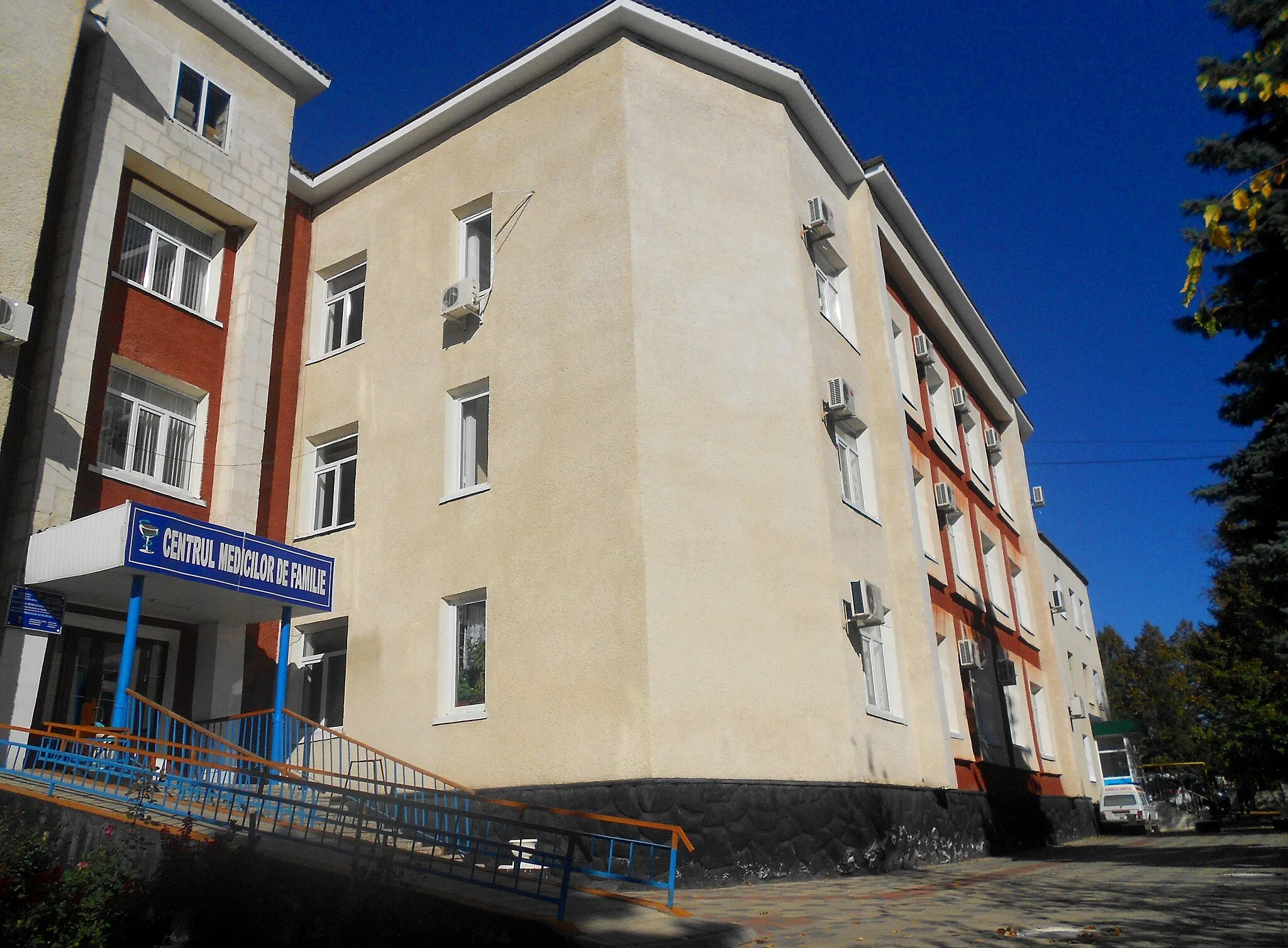 Photo showing: Centrul Medicilor de Familia din Fălești