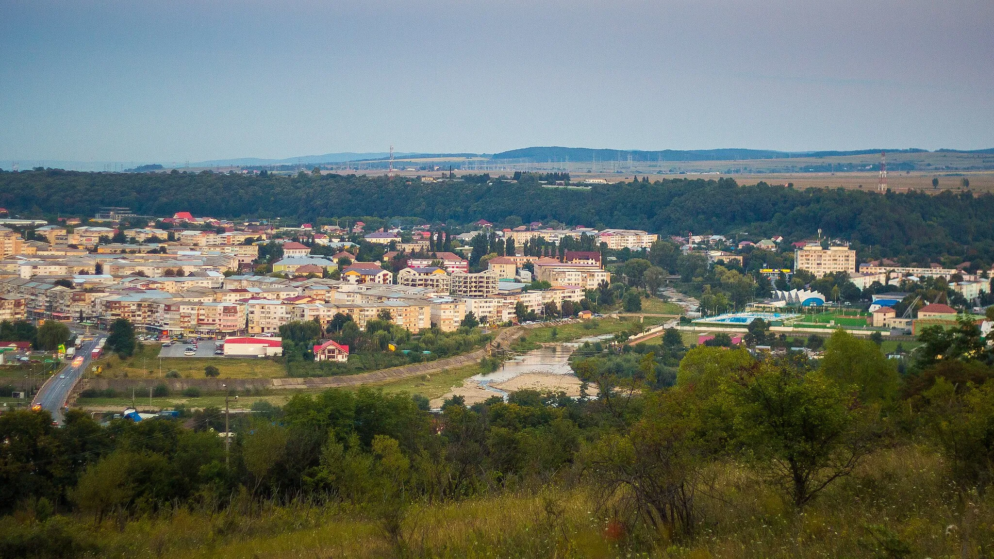 Photo showing: A part of Onesti seen from Perchiu hill