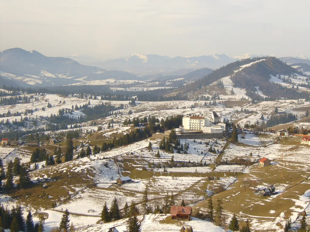 Photo showing: Piatra Fântânele, Tihuta.