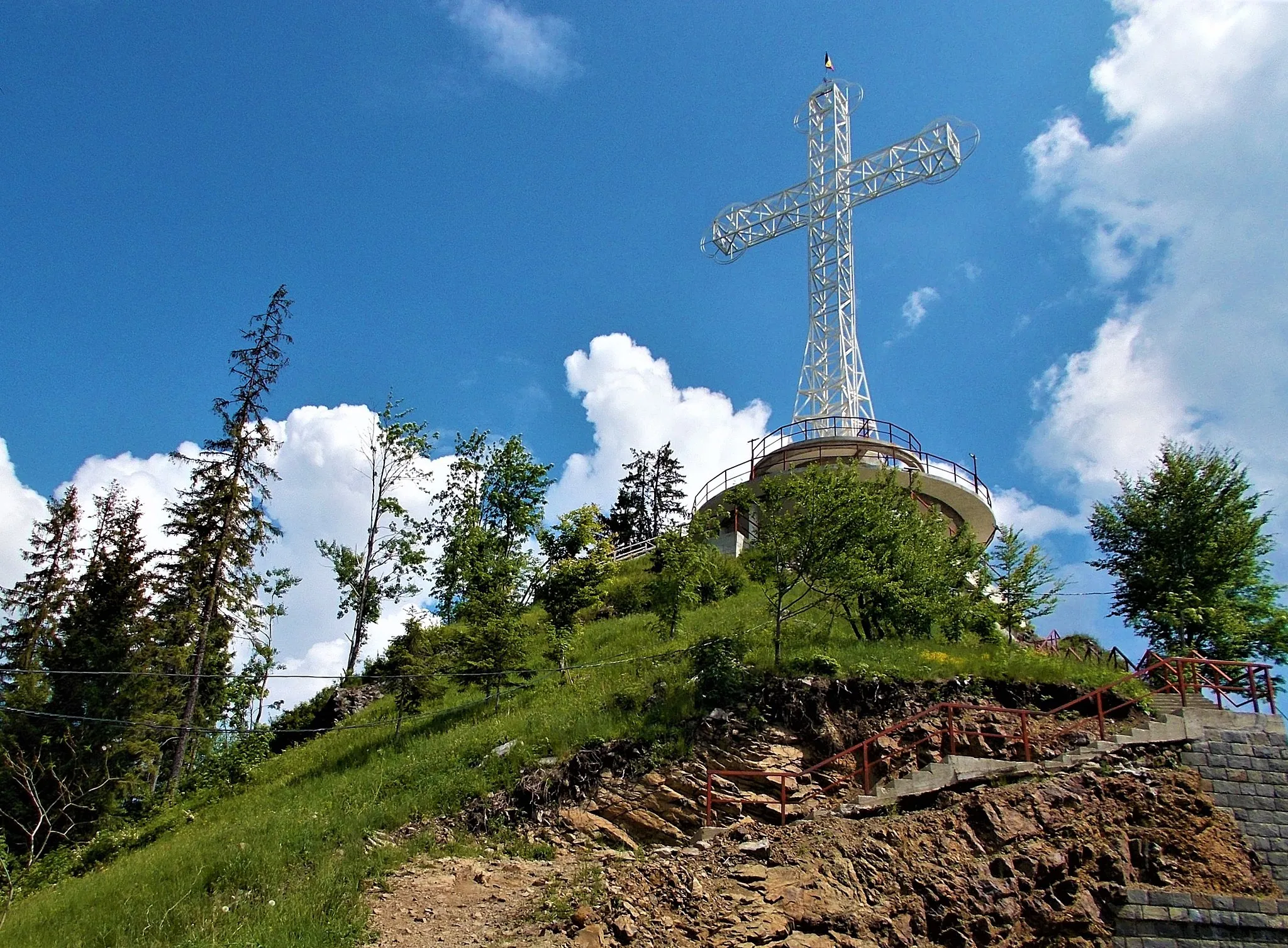 Photo showing: Crucea din Pasul Tihuța