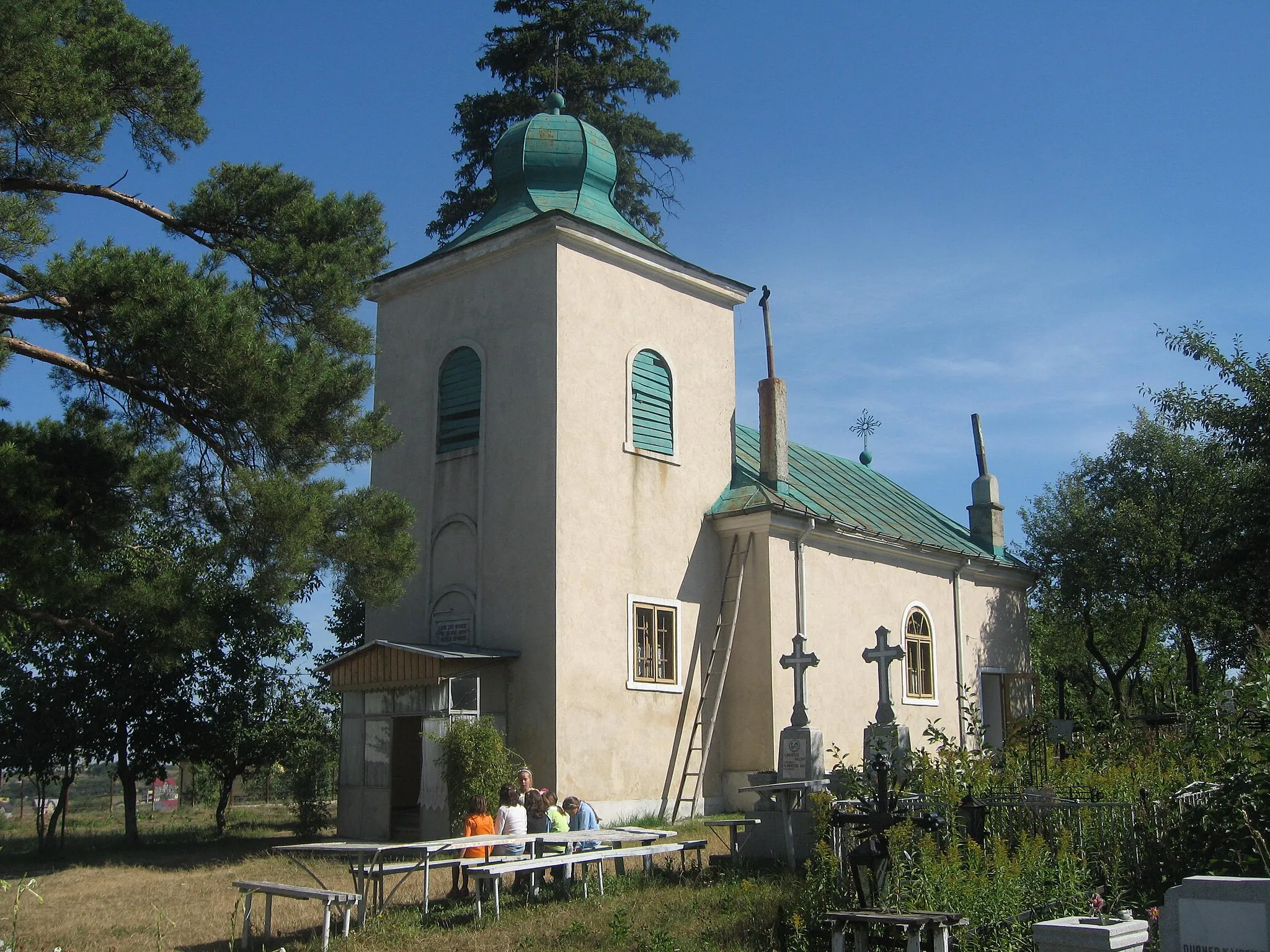 Photo showing: Biserica Sfintii Apostoli din Paun