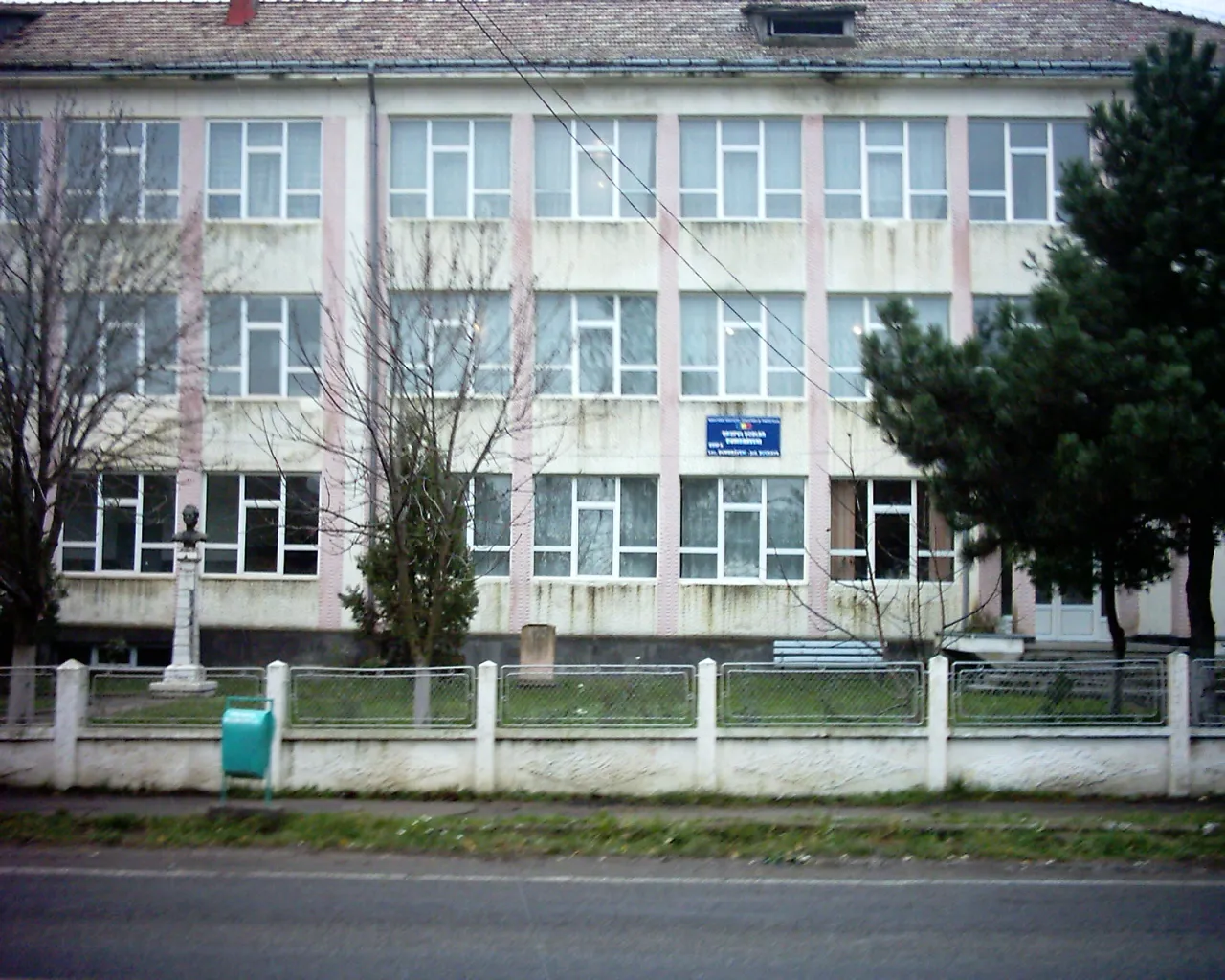 Photo showing: Grupul şcolar Dumbrăveni,corp A