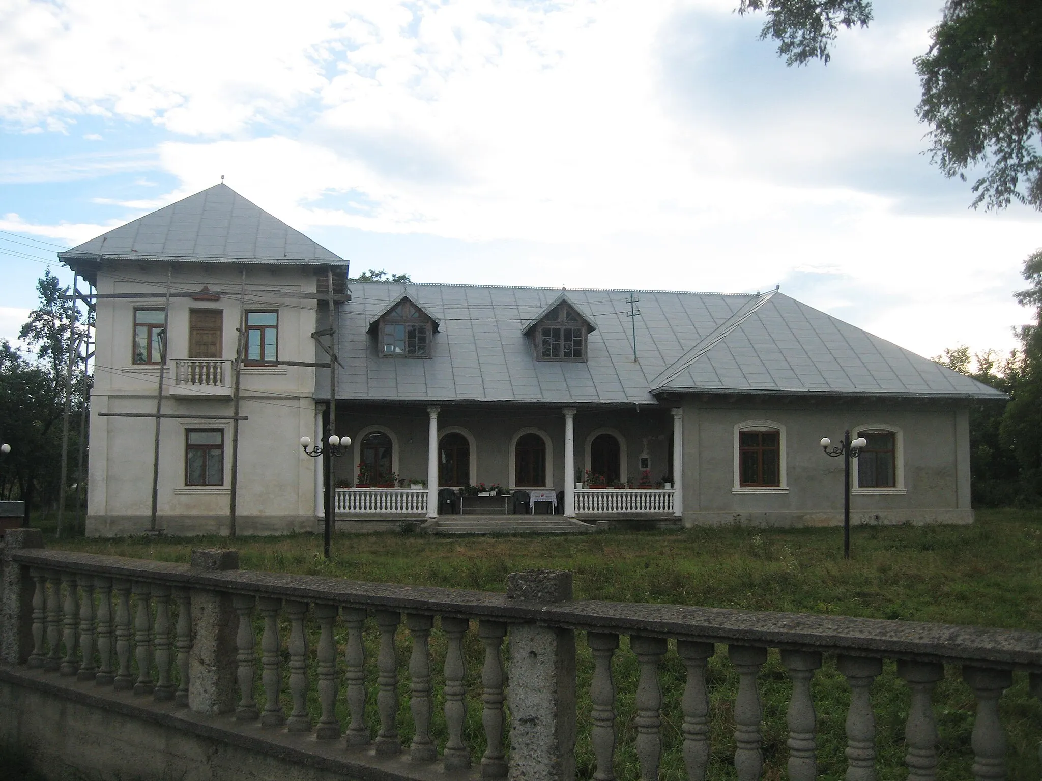 Photo showing: Conacul din Zvoriștea