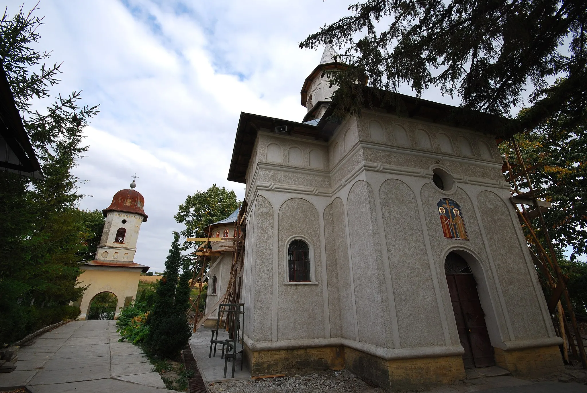 Photo showing: Biserica "Sf. Voievozi"