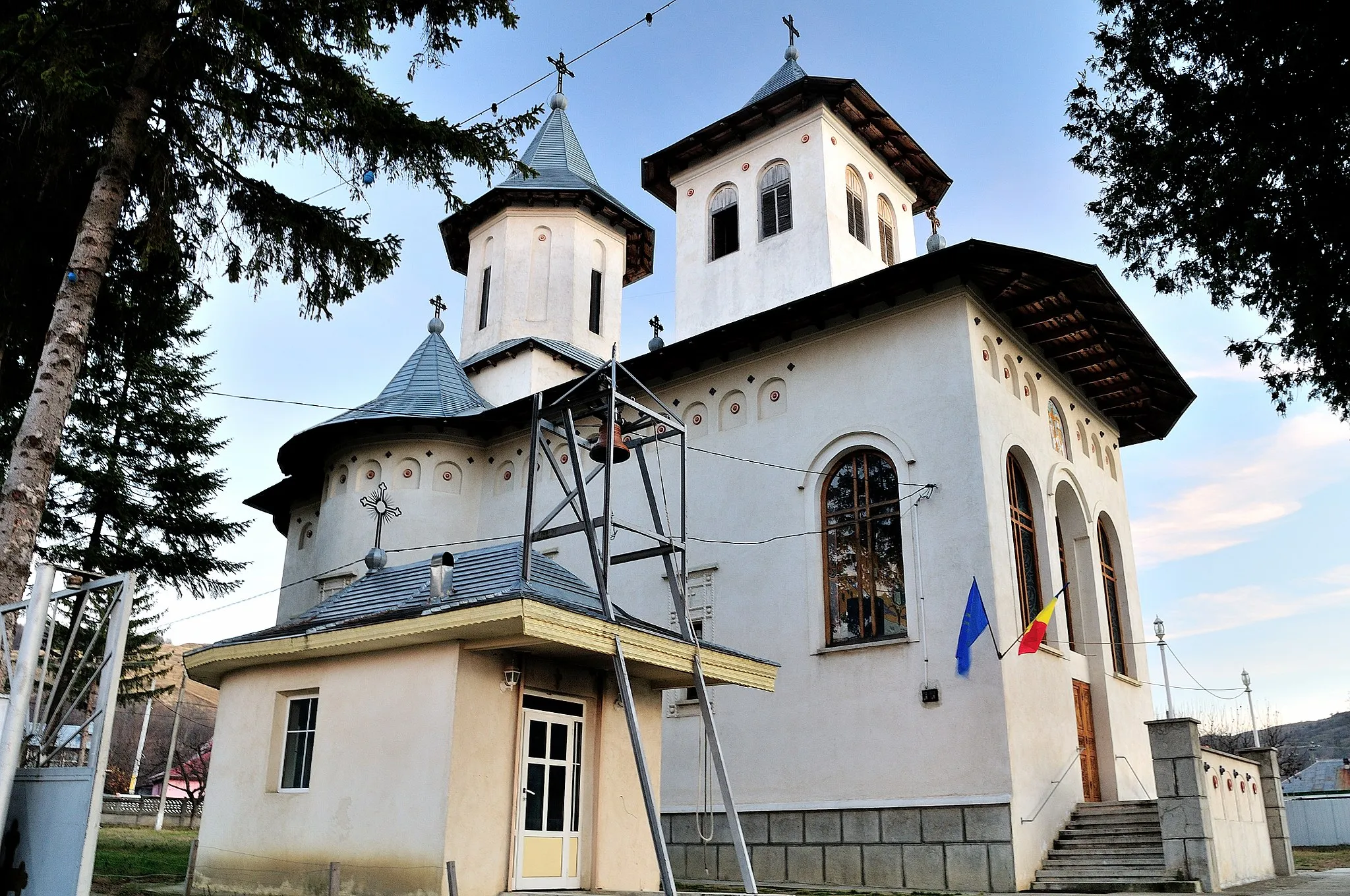 Photo showing: Church "St. Constantine and Elena" ,Stejaru village, township Ion Creanga, Neamt,Romania, built and opened in 2004.