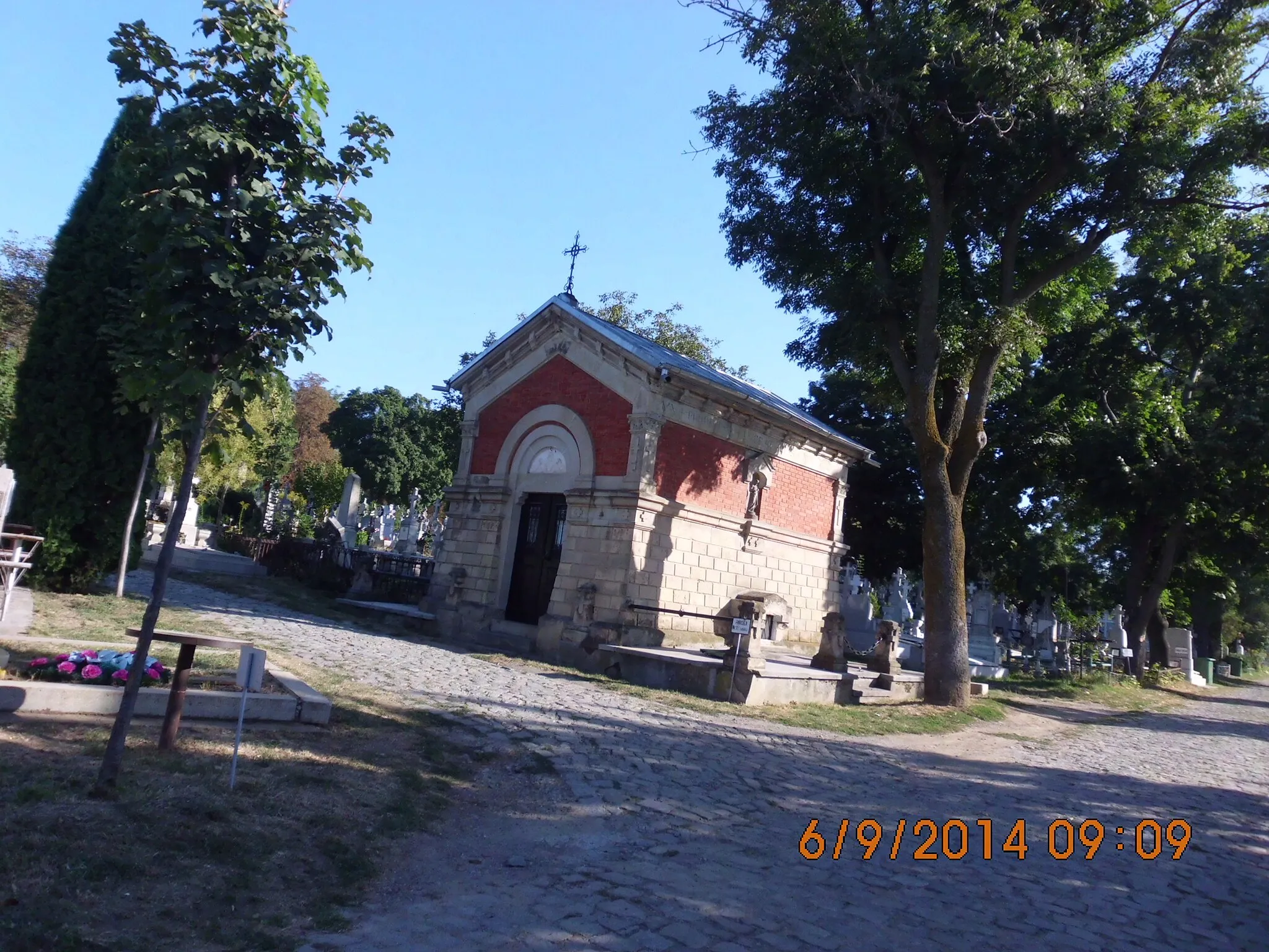 Photo showing: prin Cimitirul "Eternitatea" Iasi, septembrie 2014