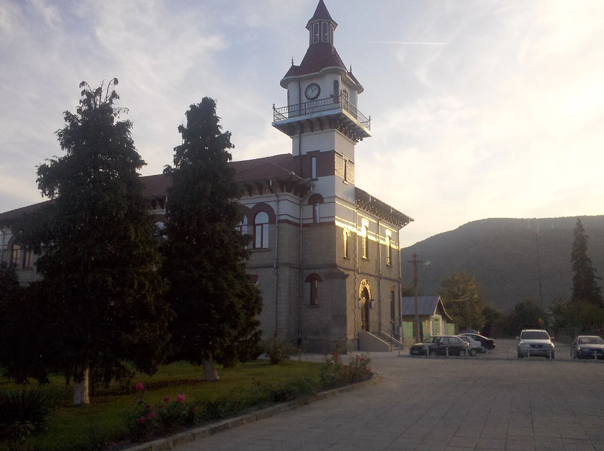 Photo showing: Ajuntament de la ciutat de Târgu Ocna en Romania
