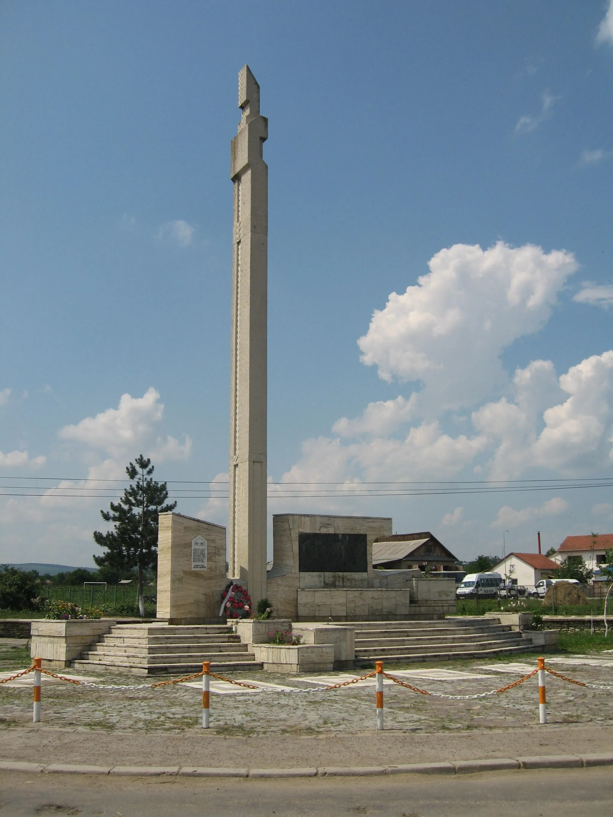 Photo showing: monument