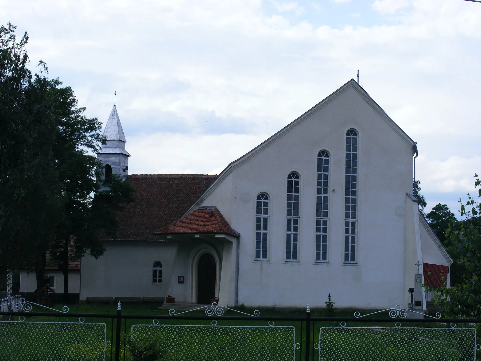 Photo showing: The romano-catholic church in Csíkvacsárcsi, Transylvania