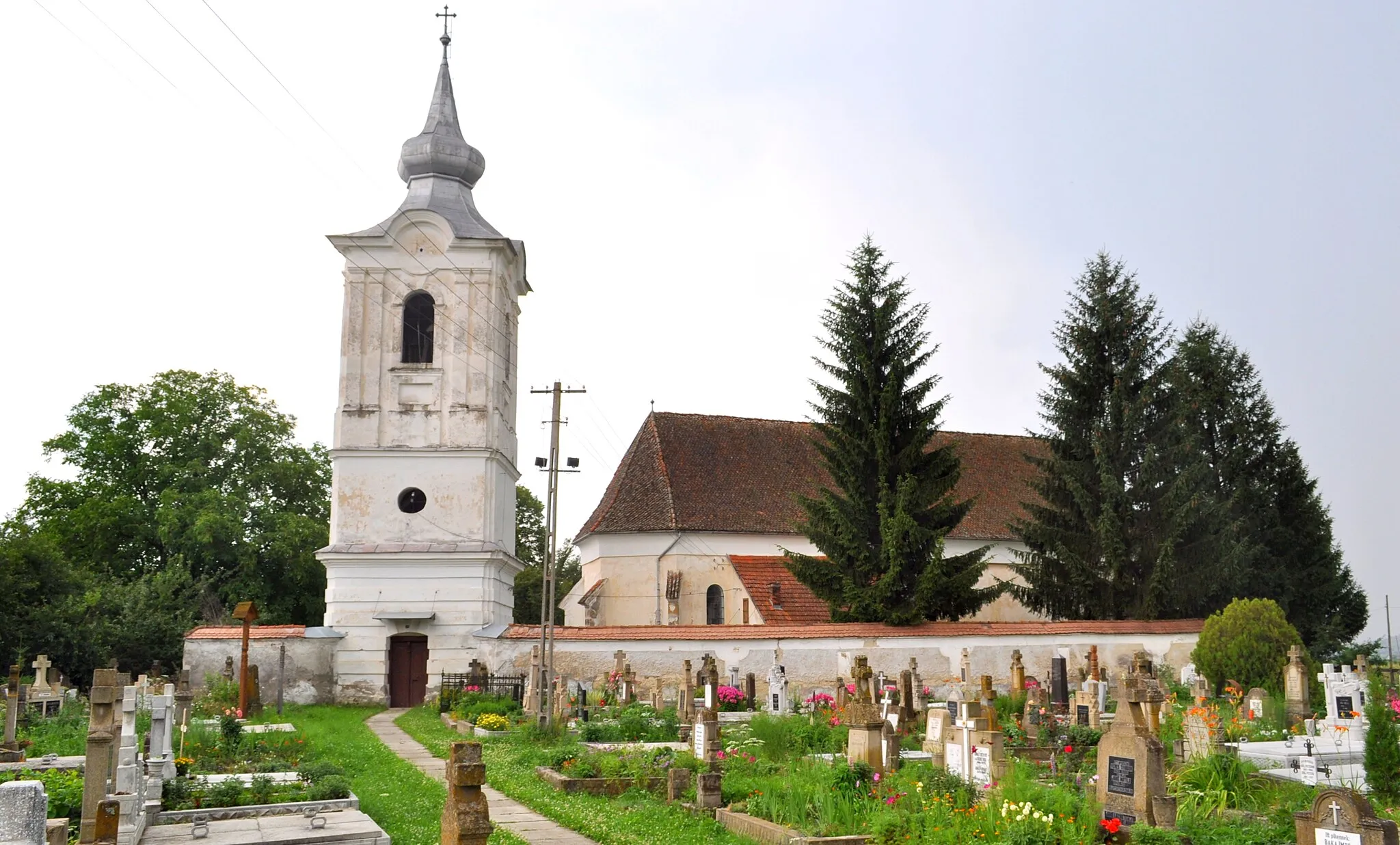 Photo showing: Roman Catholic church in Estelnic, Covasna County, Romania