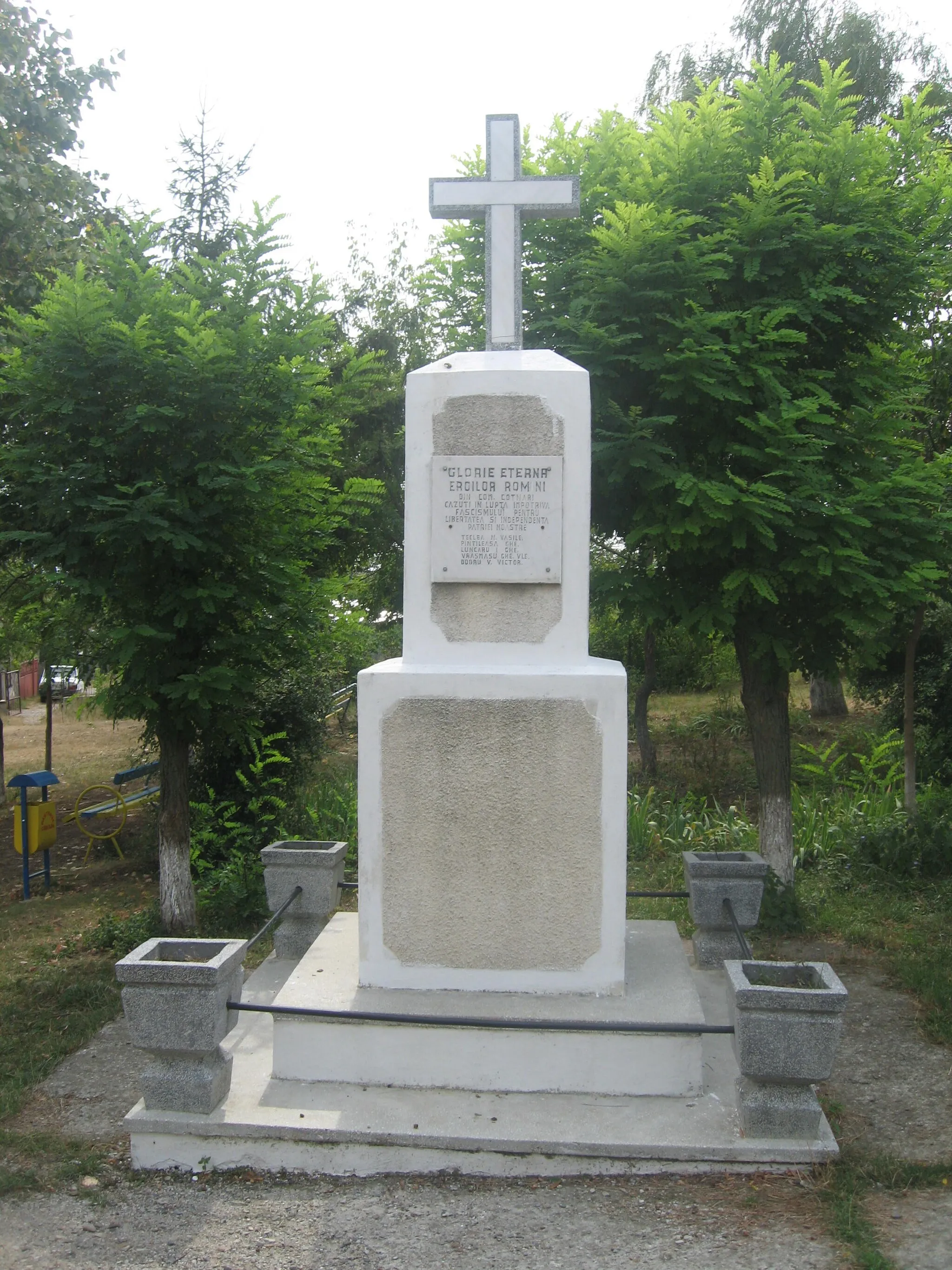 Photo showing: Monumentul eroilor din Cotnari