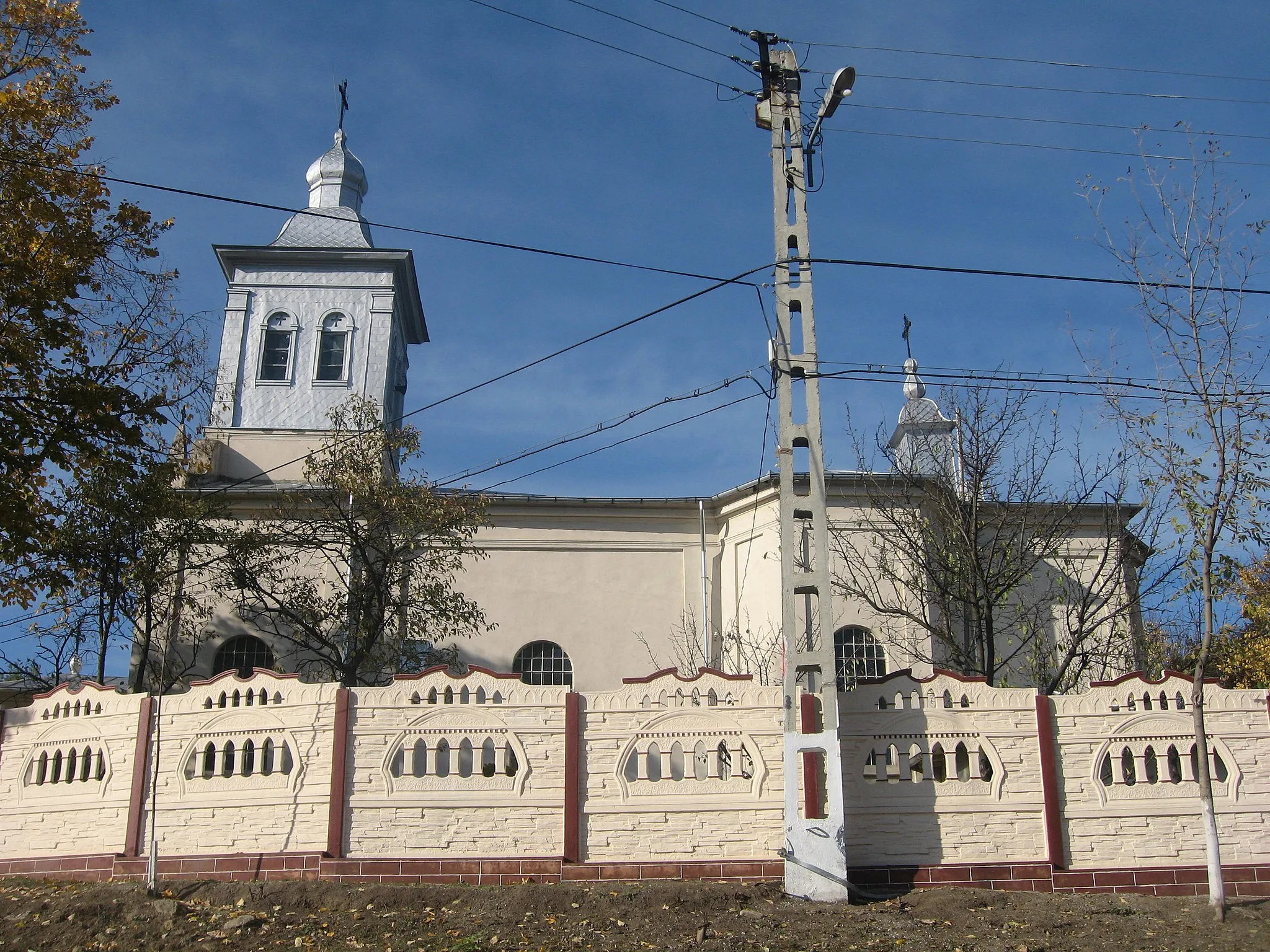 Photo showing: Biserica Sfinţii Voievozi din Cozmeşti
