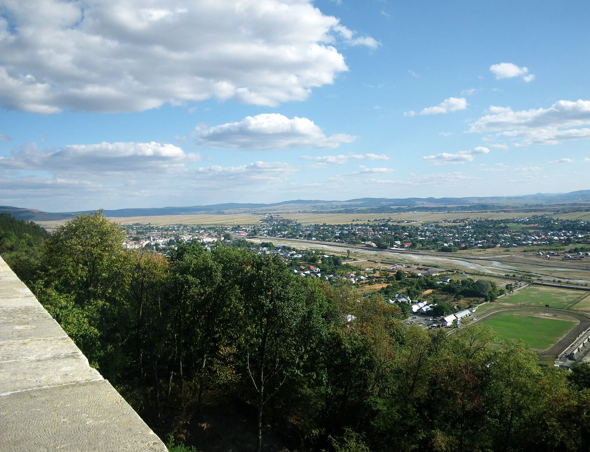Photo showing: Târgu Neamț - view from Neamț Fortress.