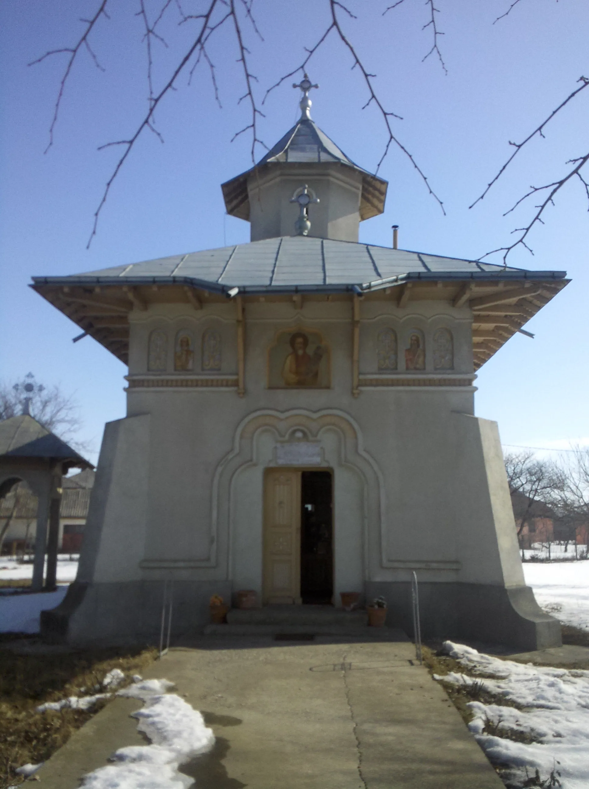 Photo showing: O mică biserică a minorității ortodoxe din satul Traian, comuna Săbăoani, județul Neamț, România